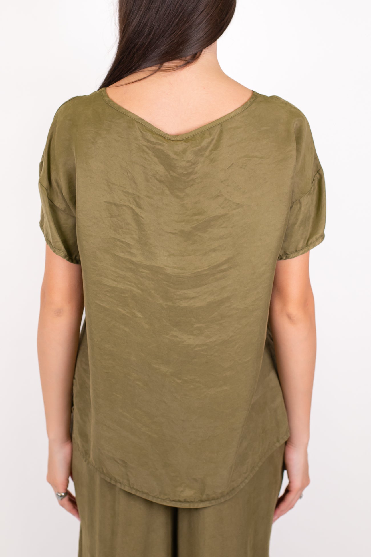 Tensione in - T-shirt scollo a V in lyocell mano cupro