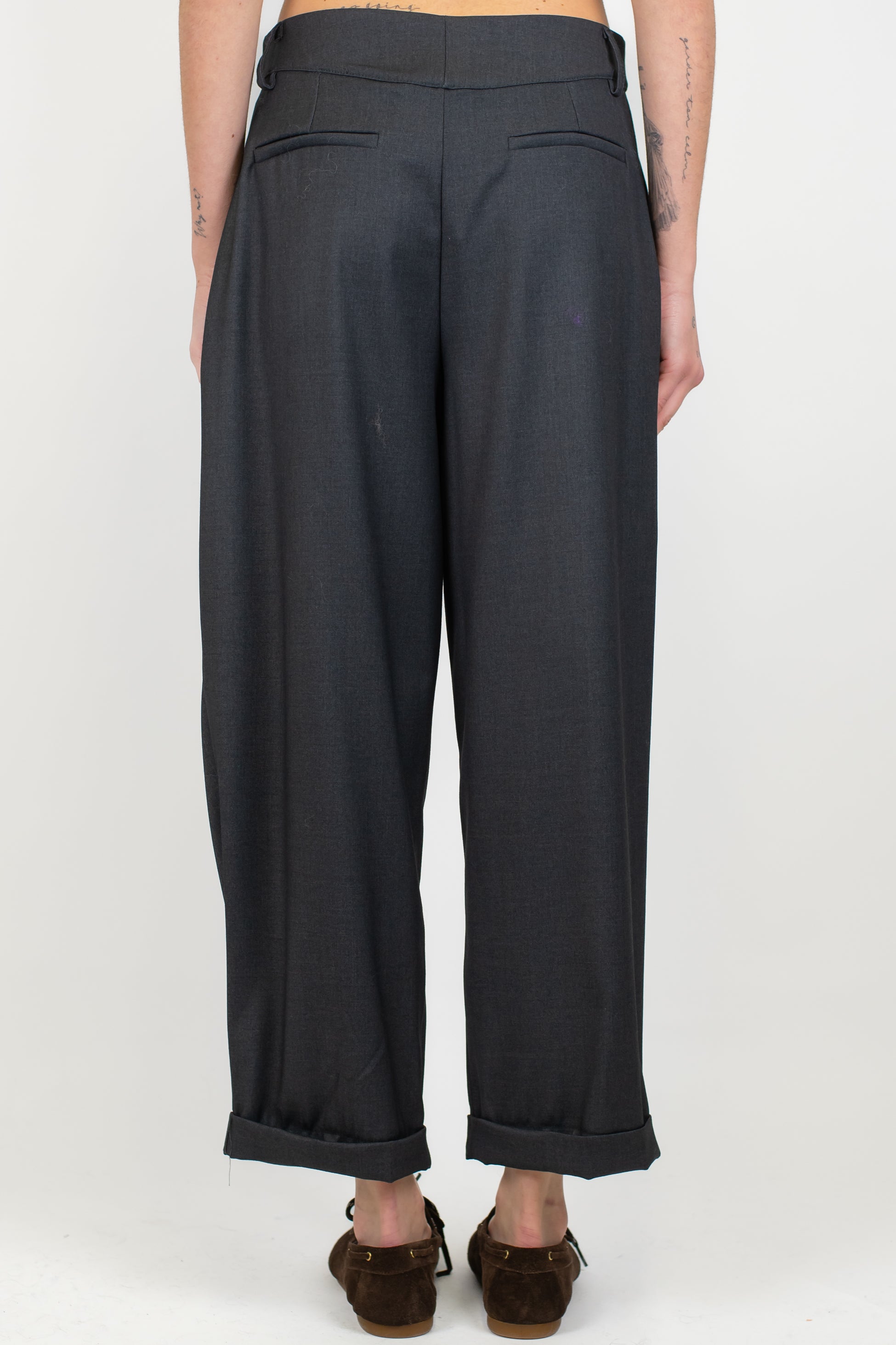 Tensione in - Pantalone carrot con pinces