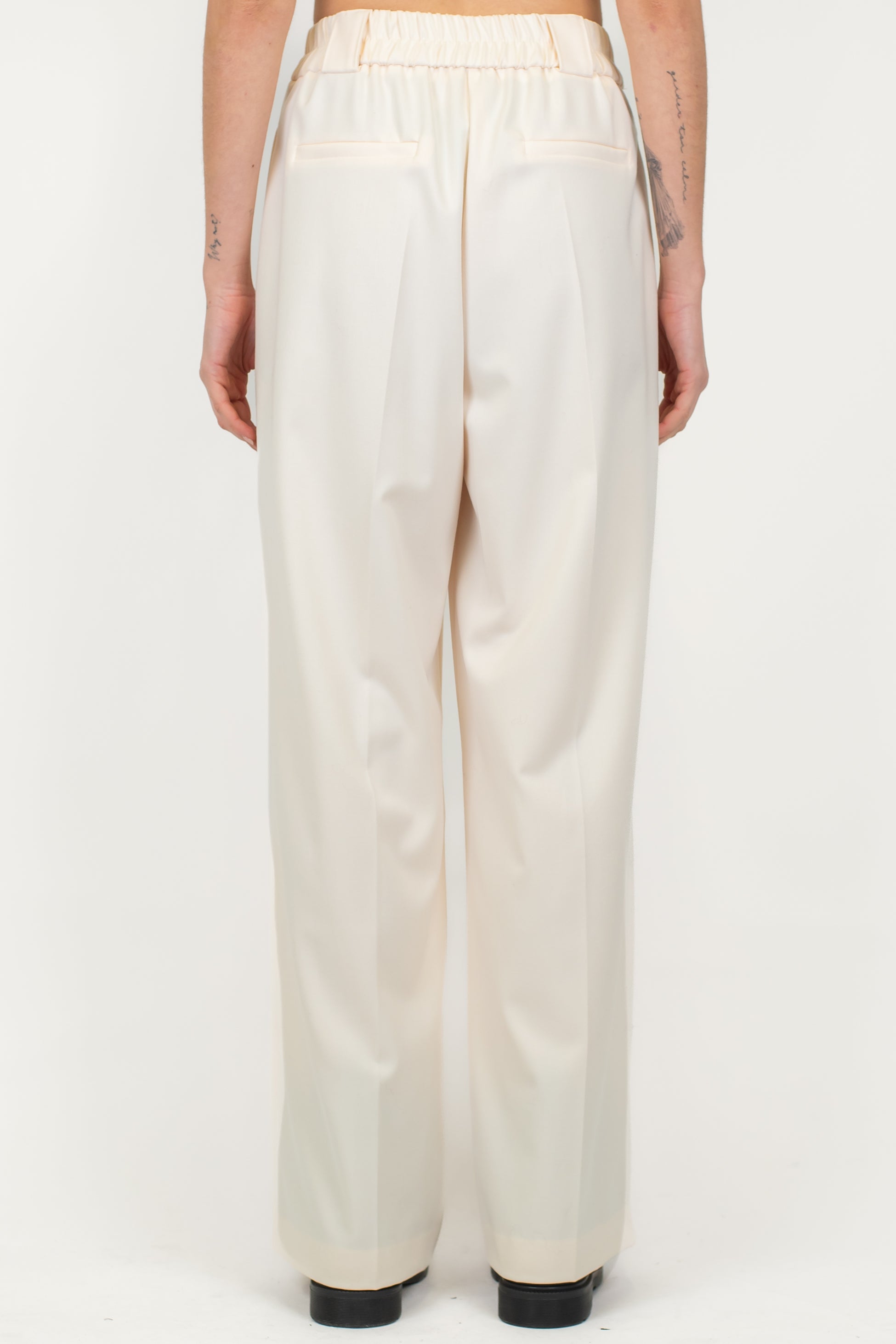 Tensione in - Pantalone palazzo con elastico sul retro