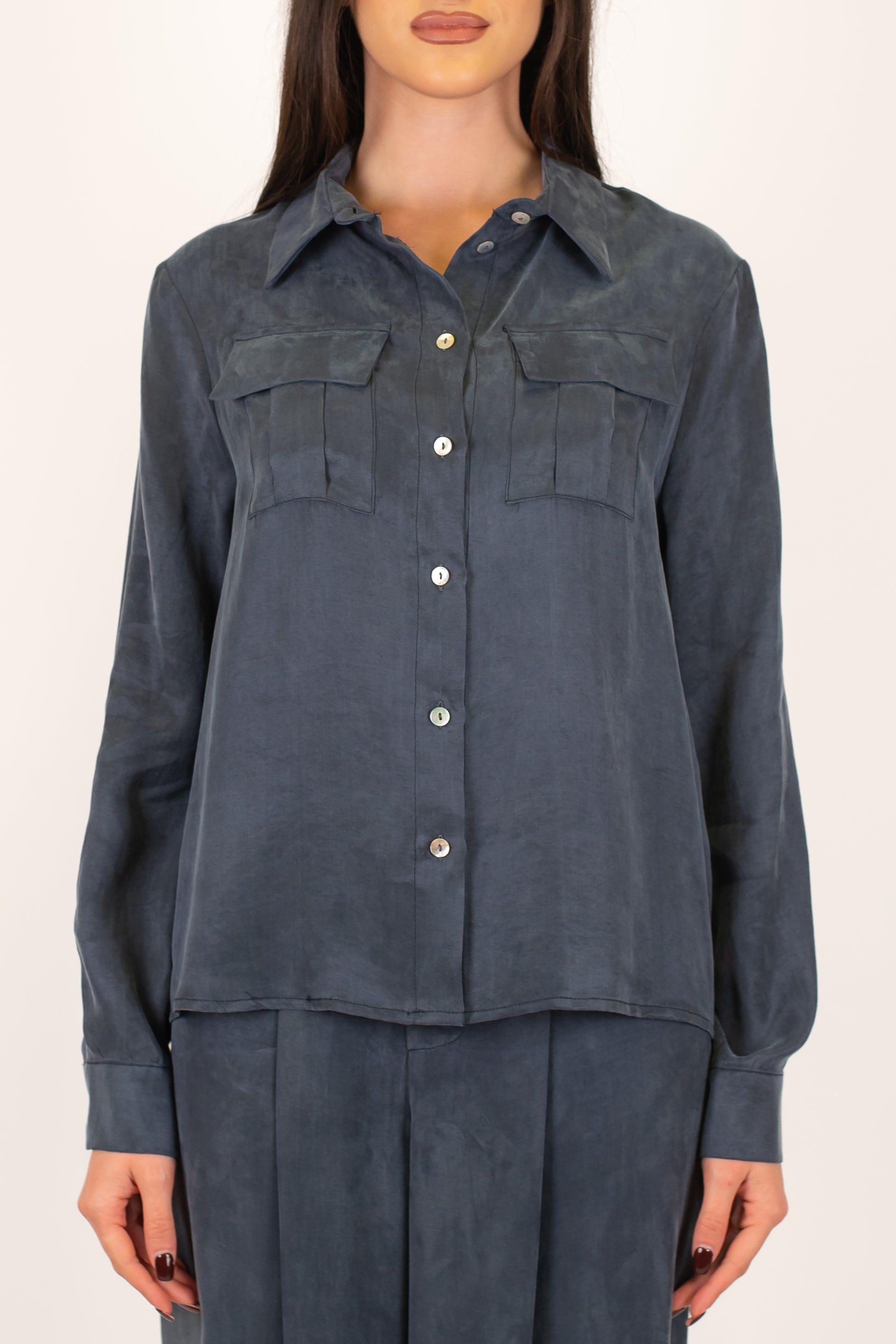 Tensione in - Camicia in lyocell effetto seta con taschini