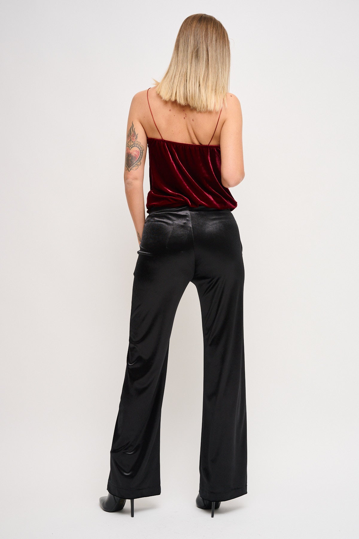 Maryley - Tailleur giacca con collo sciallato e pantalone palazzo in velluto con elastico in vita