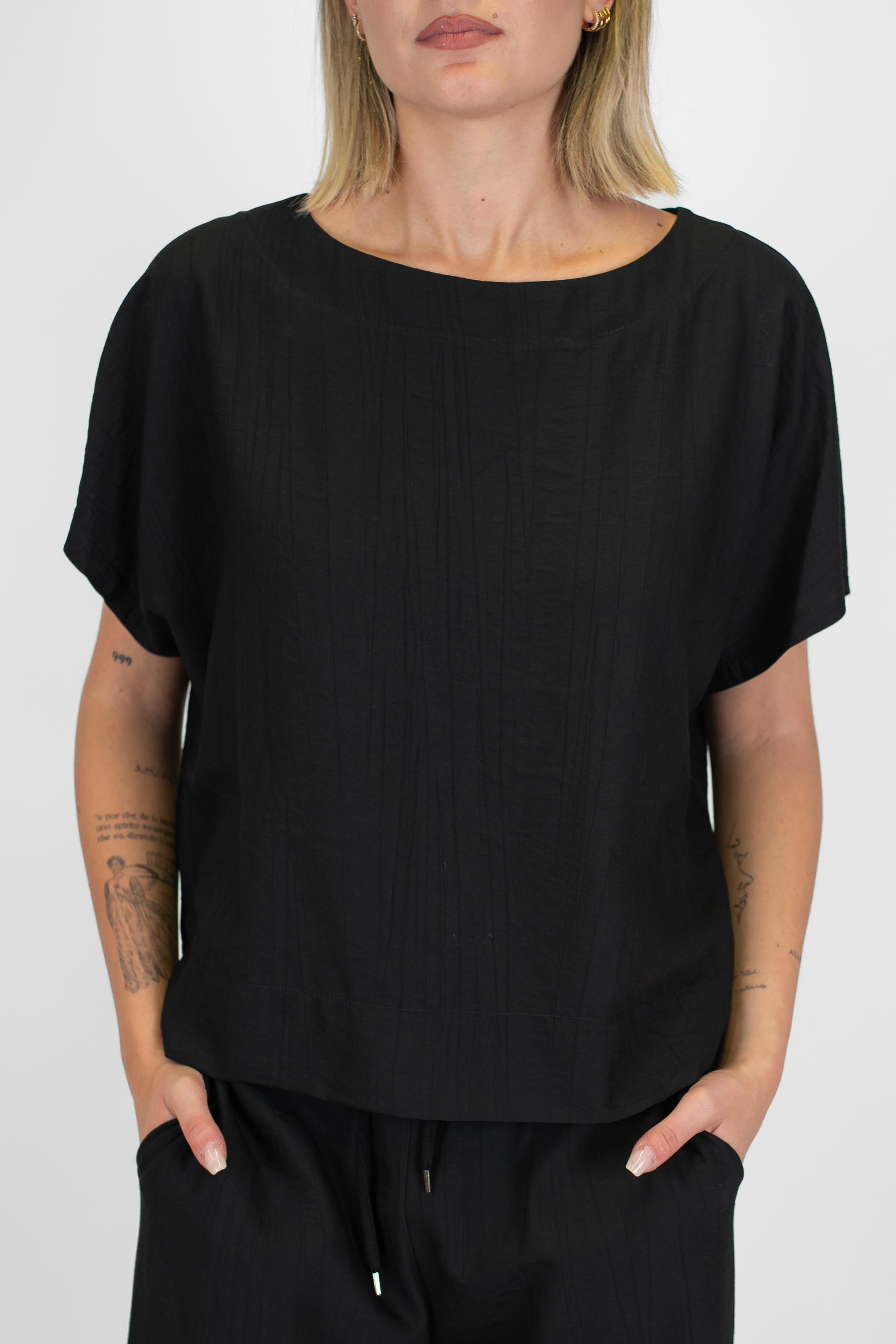 Tensione in - Coordinato t-shirt e pantalone palazzo con coulisse in viscosa leggera