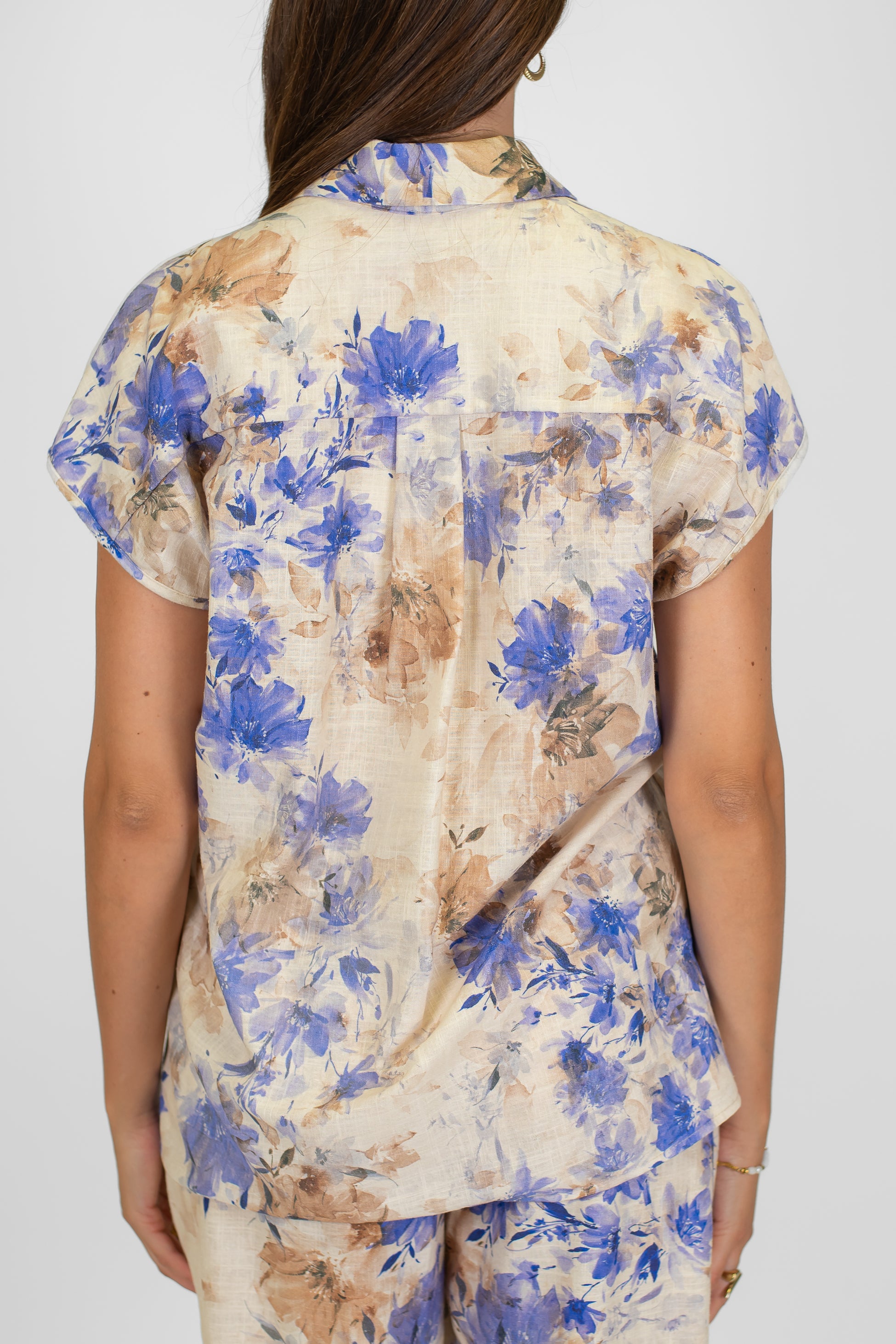 Tensione in - Camicia mezzamanica fantasia floreale in misto lino con trama a contrasto sul fondo