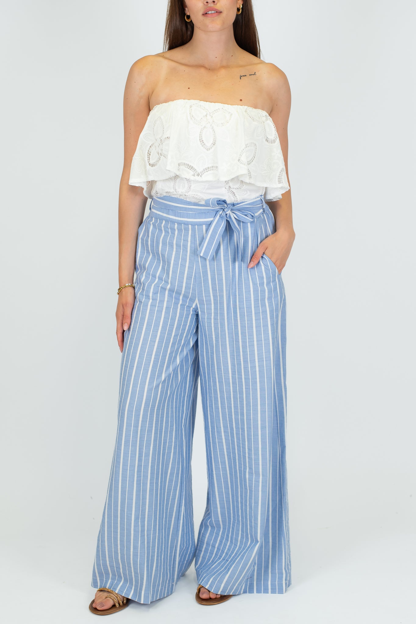 Motel - Tuta a fascia in lino gessato e crochet sopra