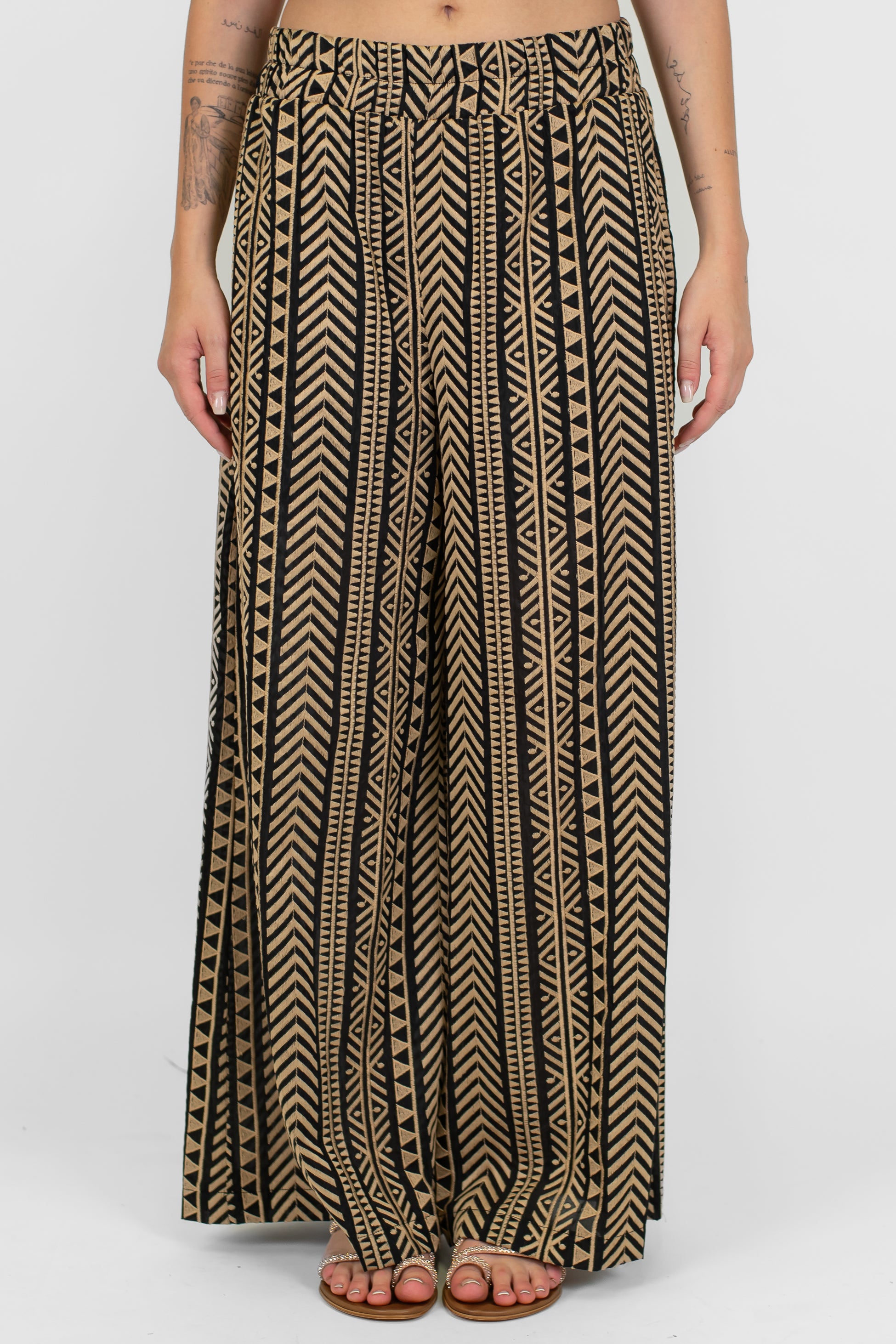 Tensione in - Pantalone palazzo fantasia zig zag in mussola di cotone e seta con elastico in vita