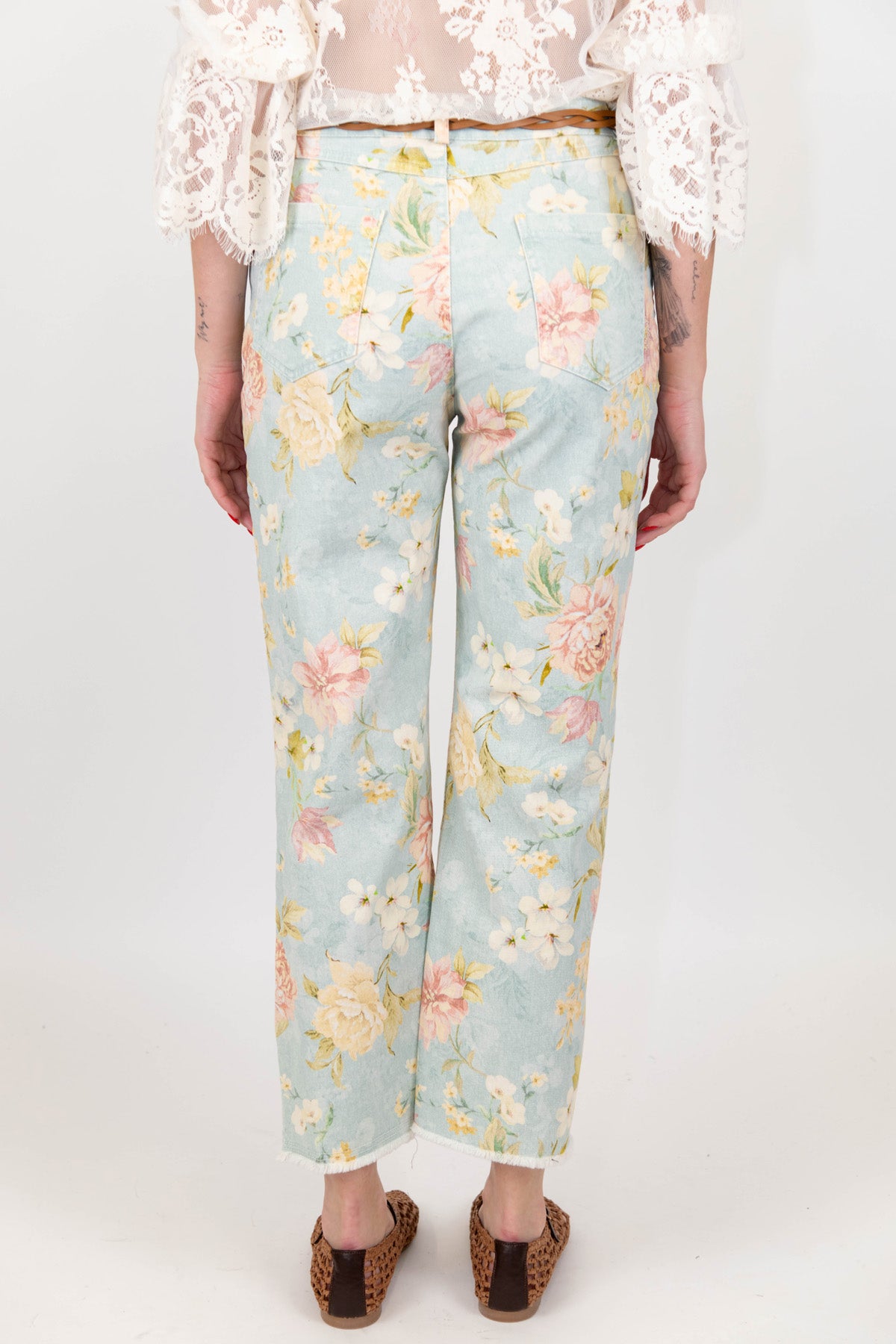 Tensione in - Pantalone fantasia floreale in denim sfrangiato sul fondo