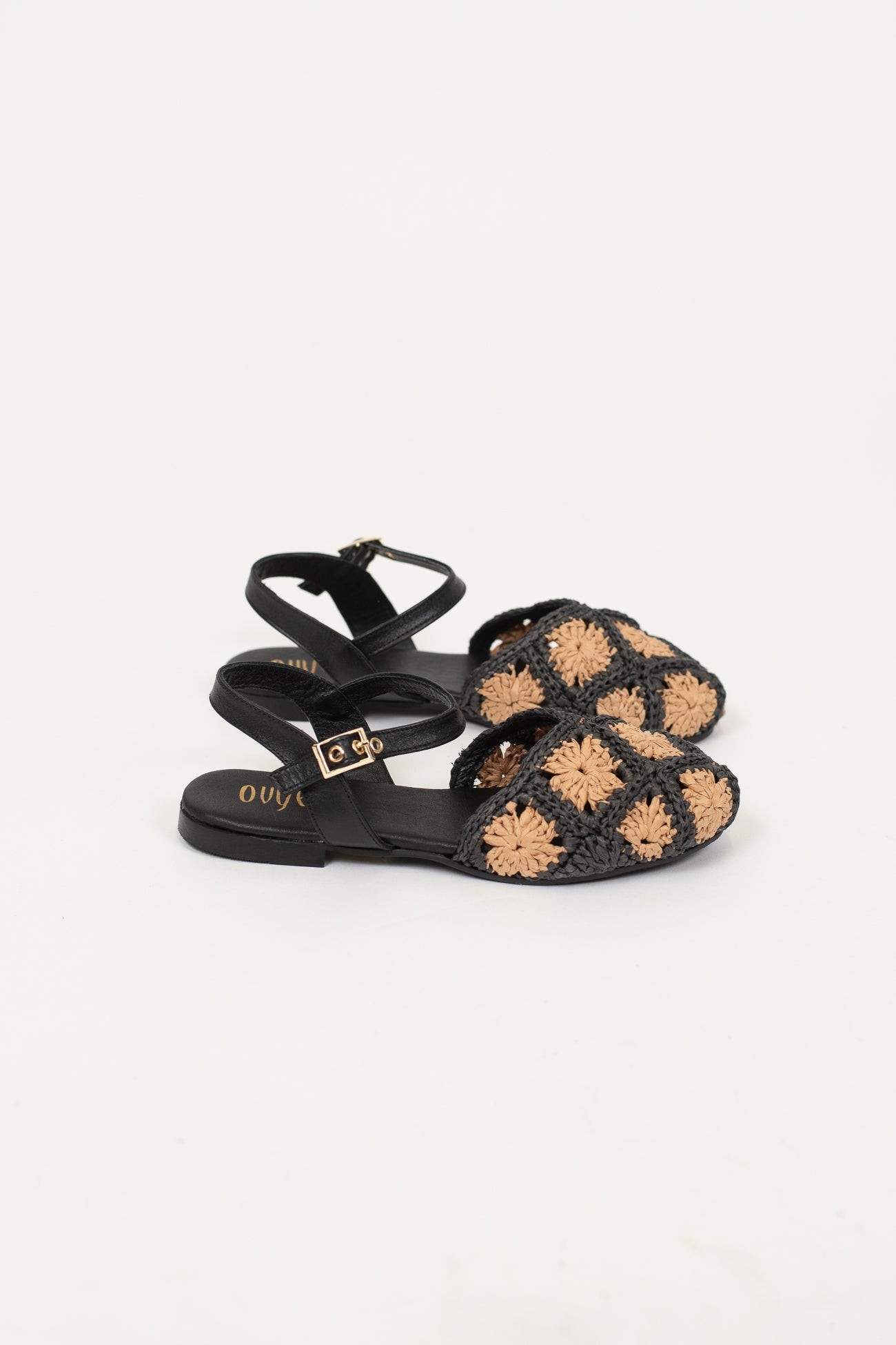 Ovyé - Slingback bassa in rafia con cinturino in pelle