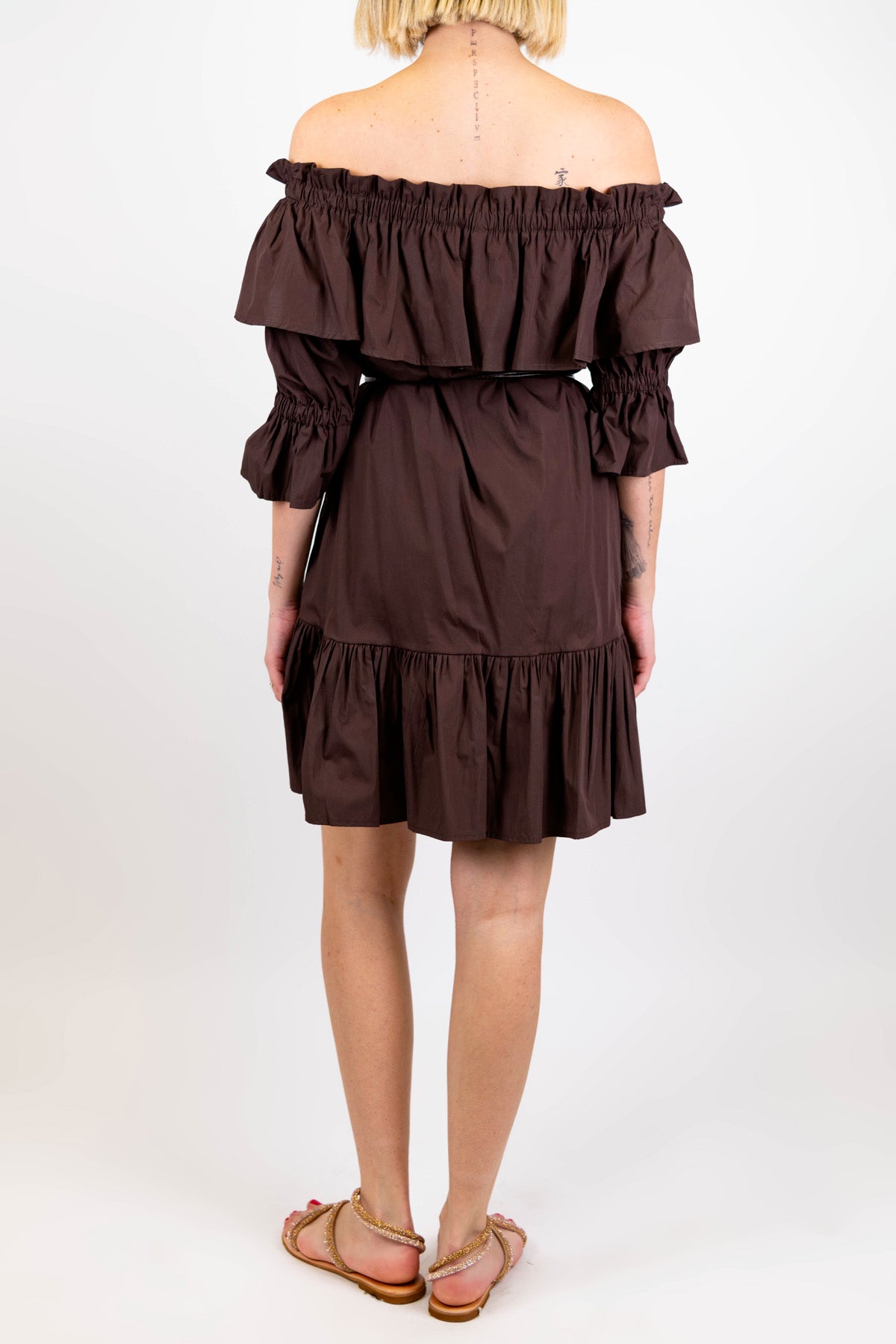 Tensione in - Abito corto scollo shiffer con manica tre quarti e balze