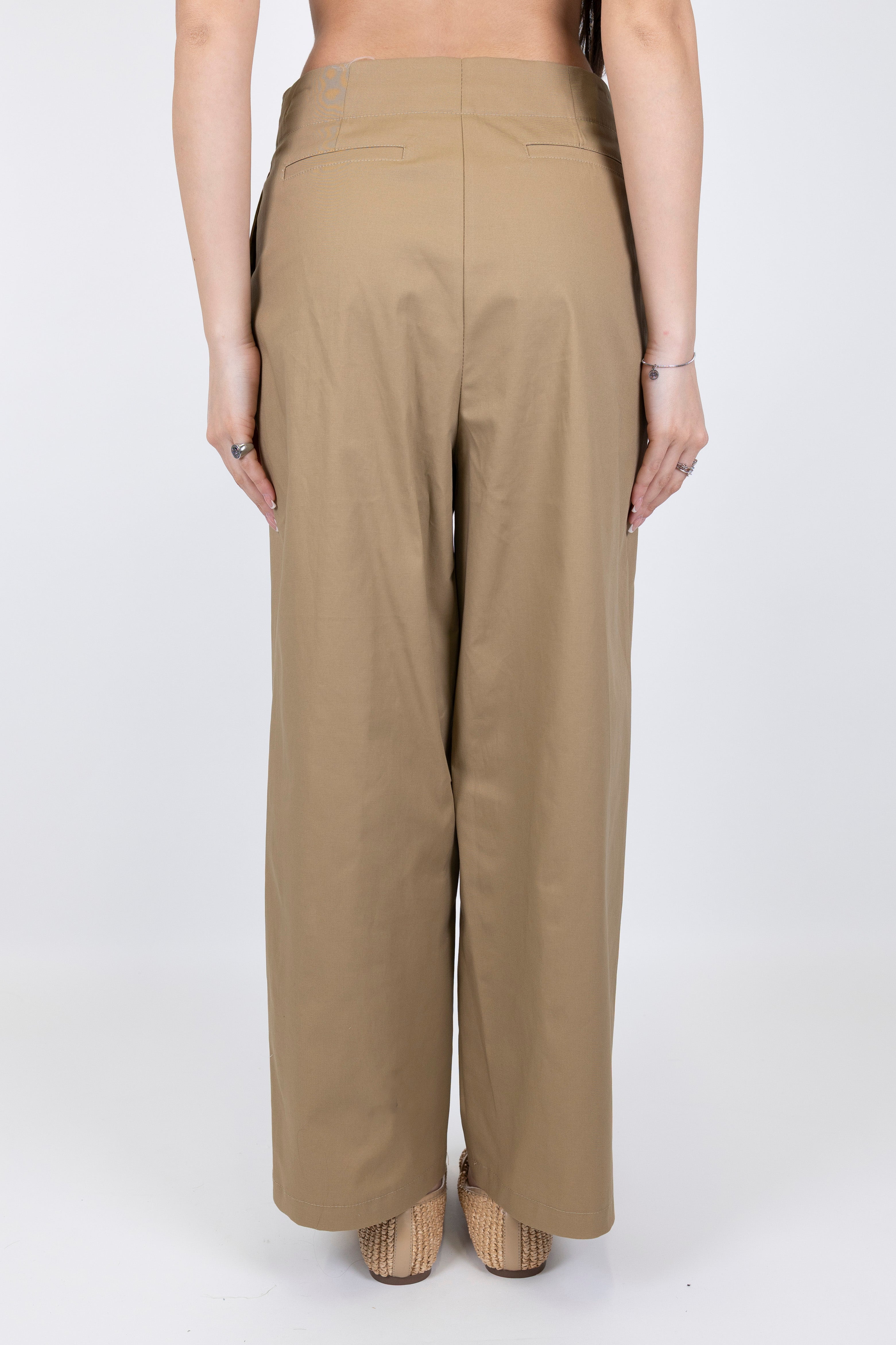 Tensione in - Pantalone regular a gamba ampia in cotone con pinces