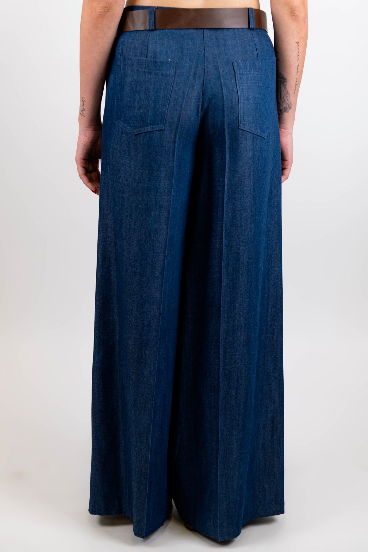 Tensione in - Pantalone palazzo in tencel con piega stirata