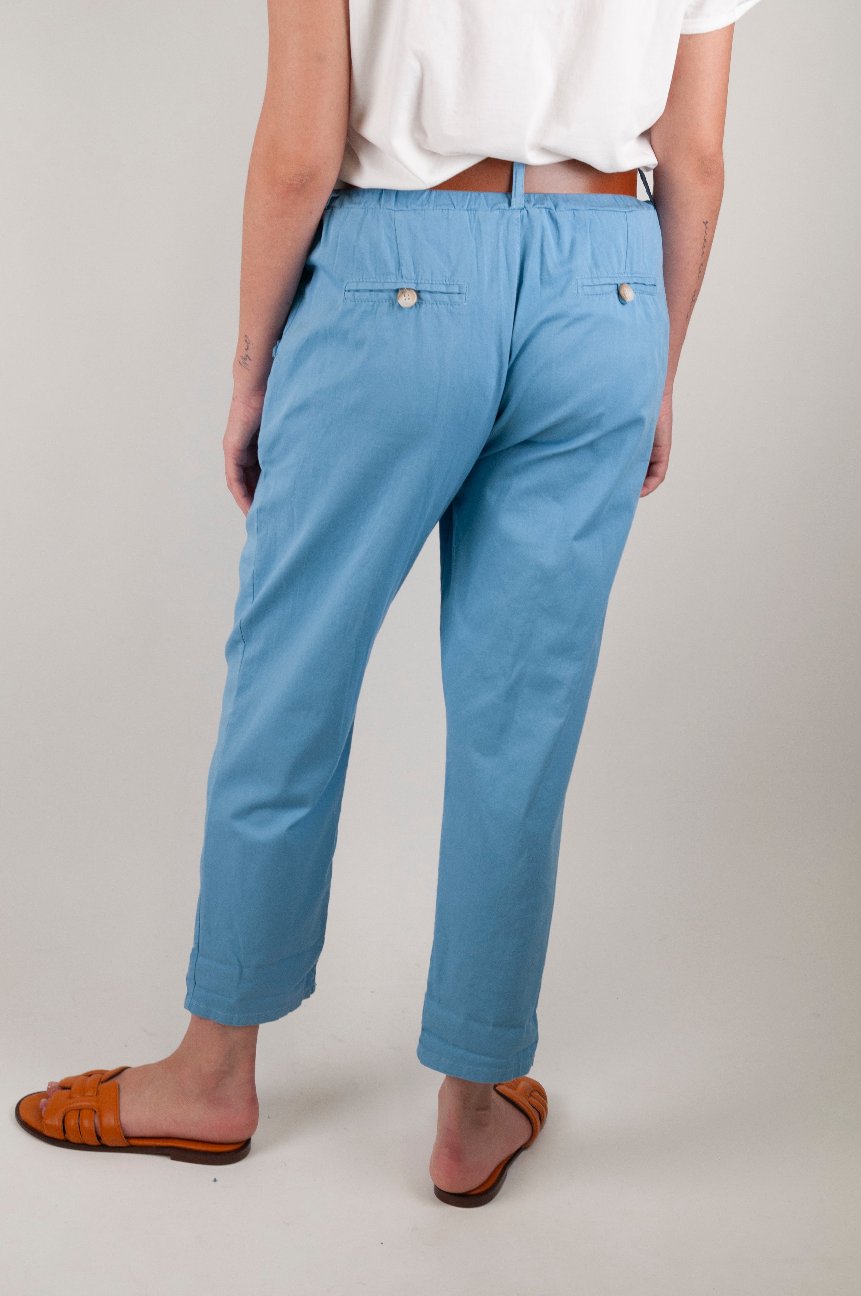 Tensione in - Pantalone slim con tasca sfrangiata