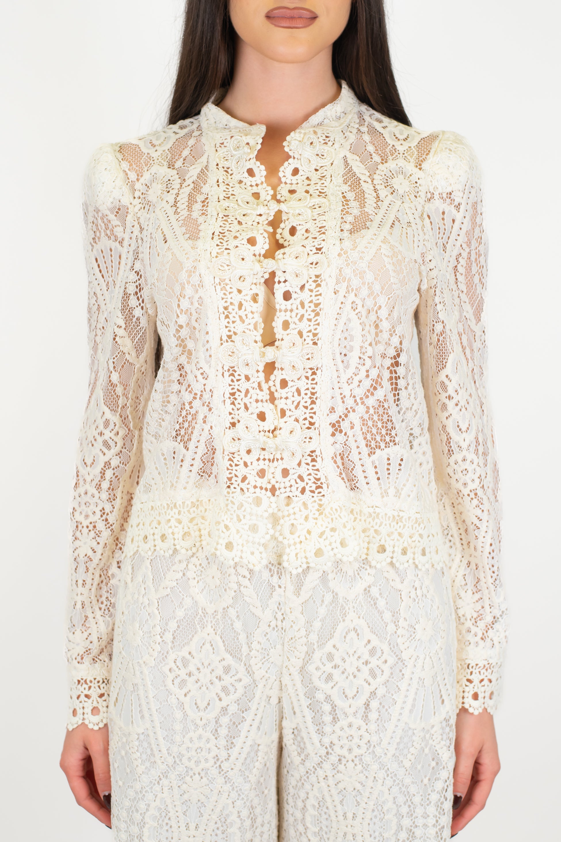 Motel - Camicia in crochet con collo coreano e chiusura con alamari