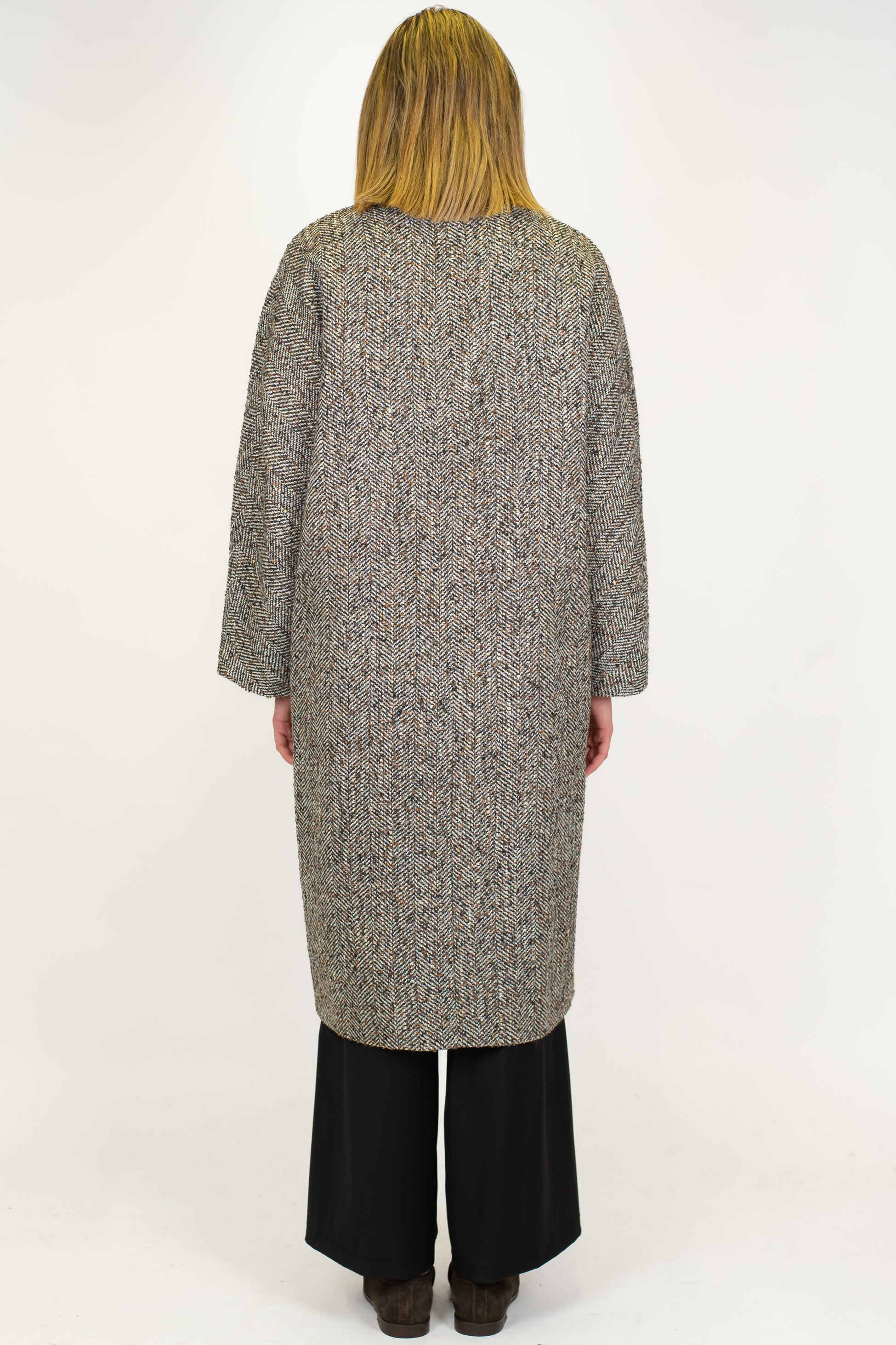 Tensione in - Cappotto doppiopetto fantasia spigata in misto lana