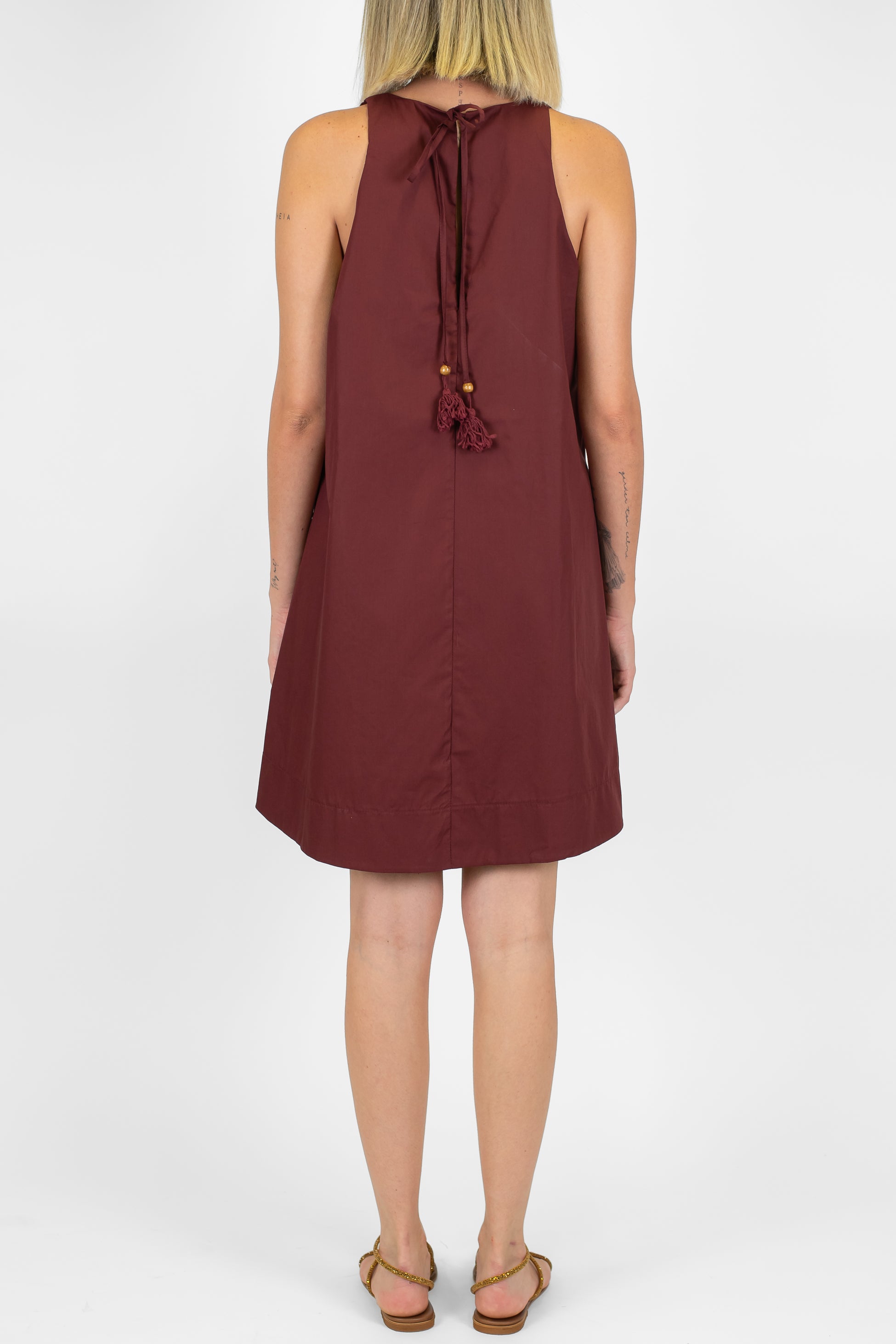 Motel - Abito corto in tela paracadute con scollo a V e allacio al collo sul retro