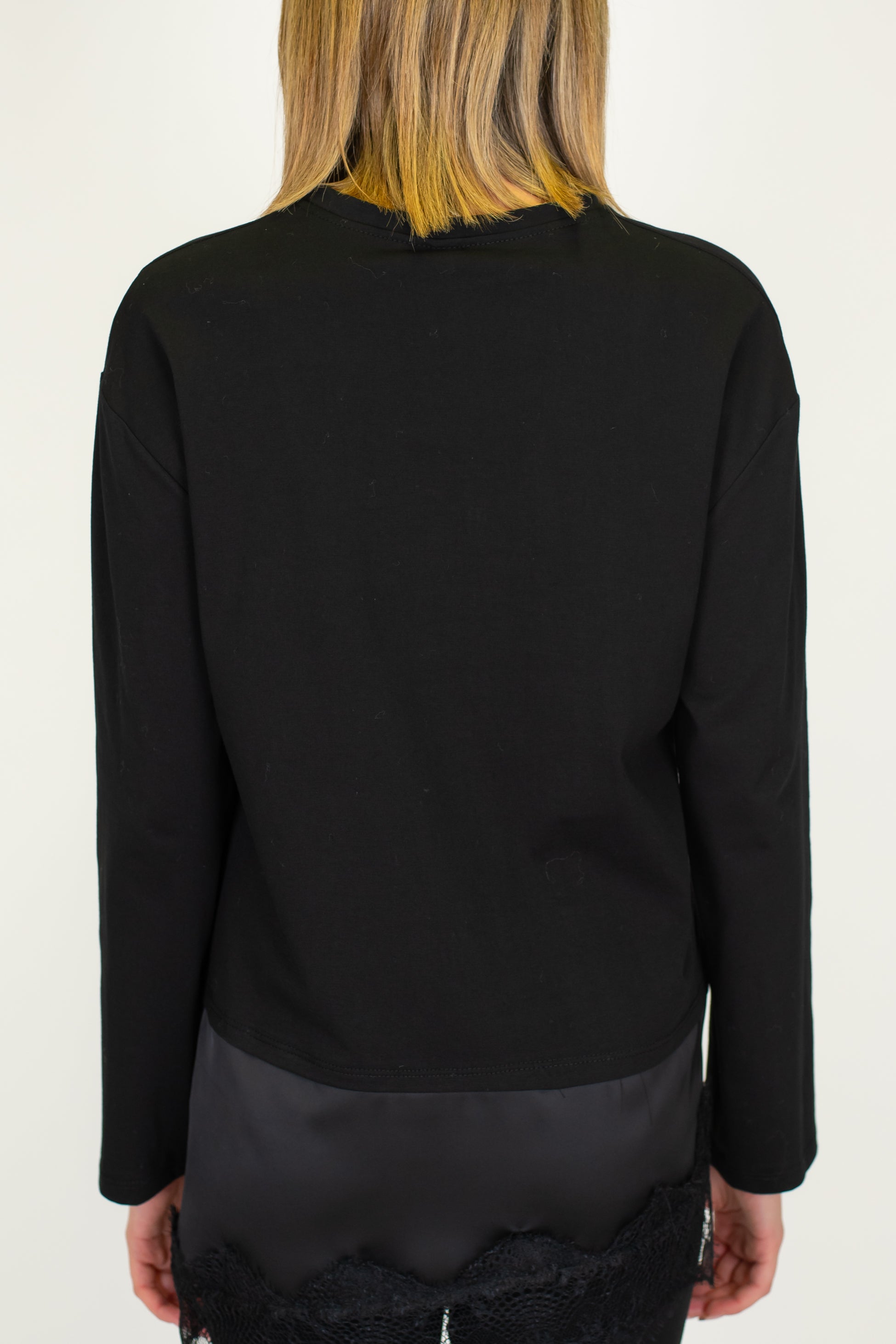 Tensione in - Shirt manica lunga con fondo in raso e pizzo