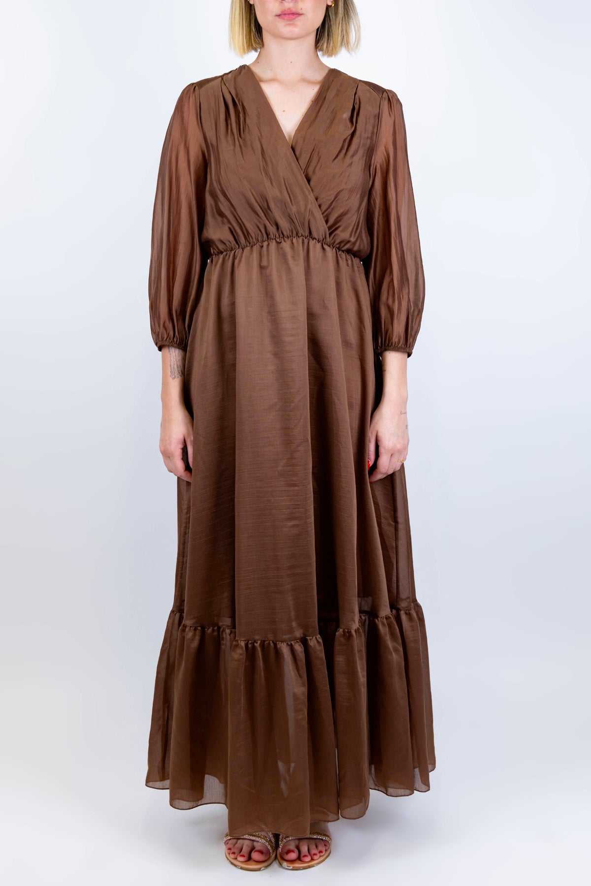 Tensione in - Abito lungo in lyocell con scollo a V e balza sul fondo