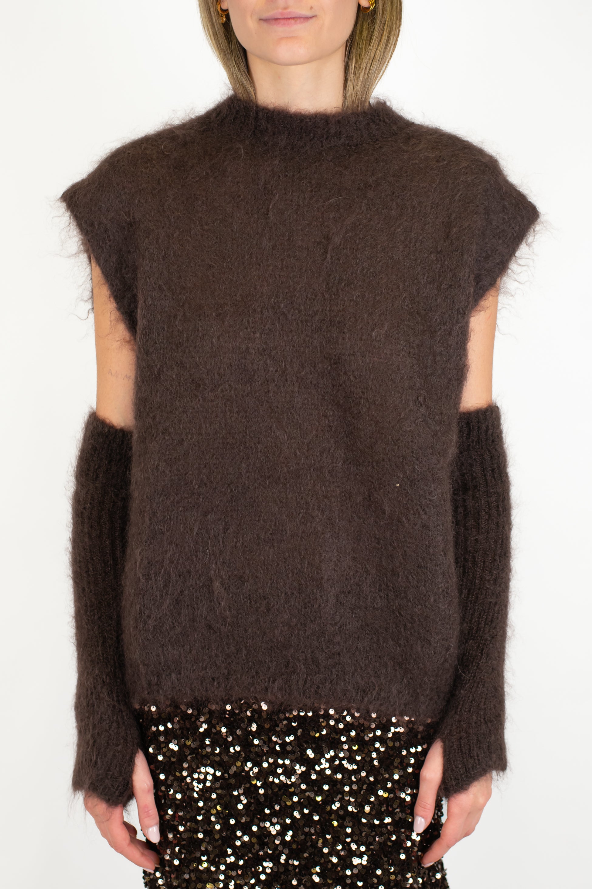 Tensione in - Maglia giromaniche in lana mohair con manicotti