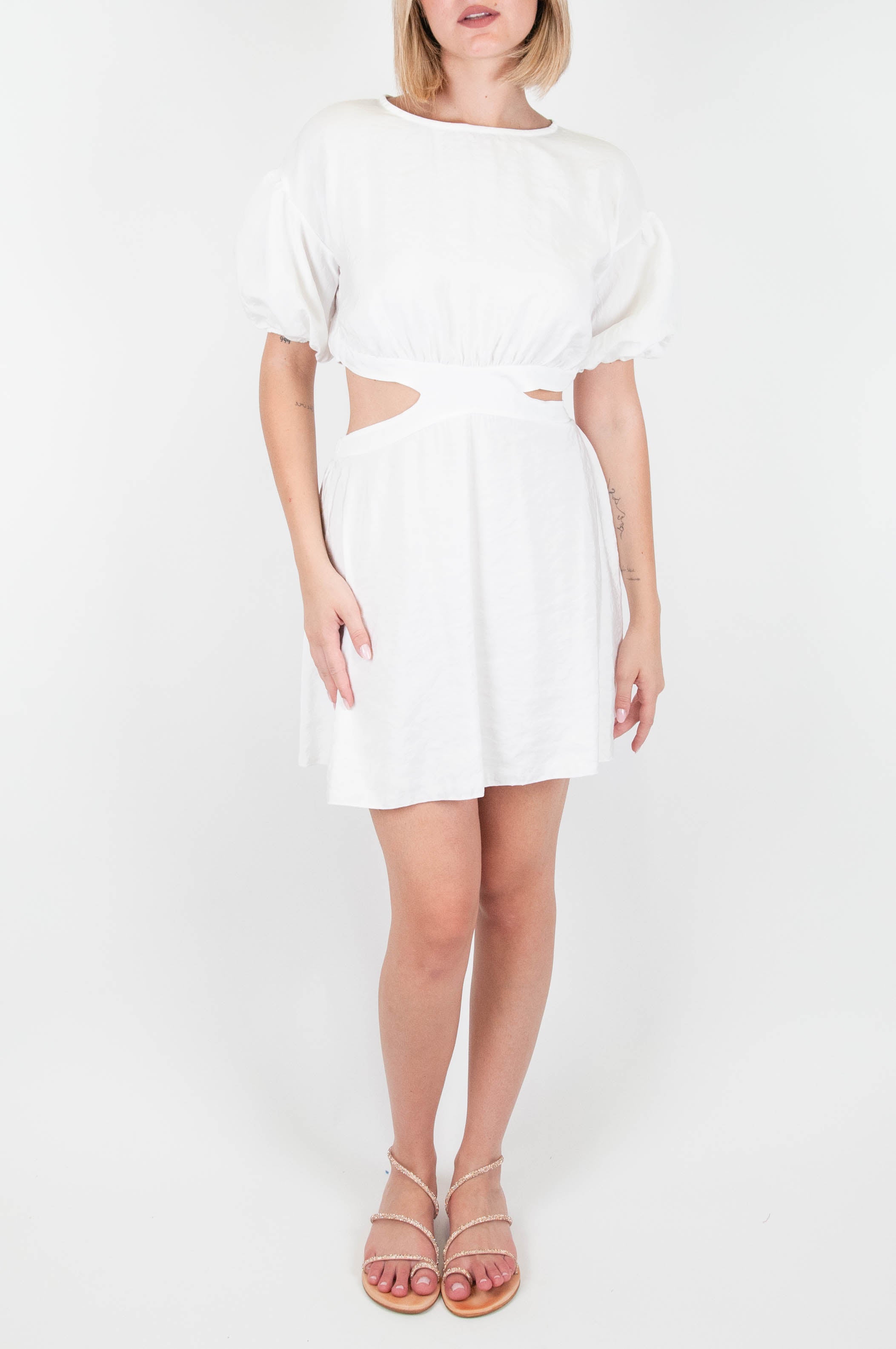 Tensione in - Abito corto cut-out in modal con mezza manica a palloncino