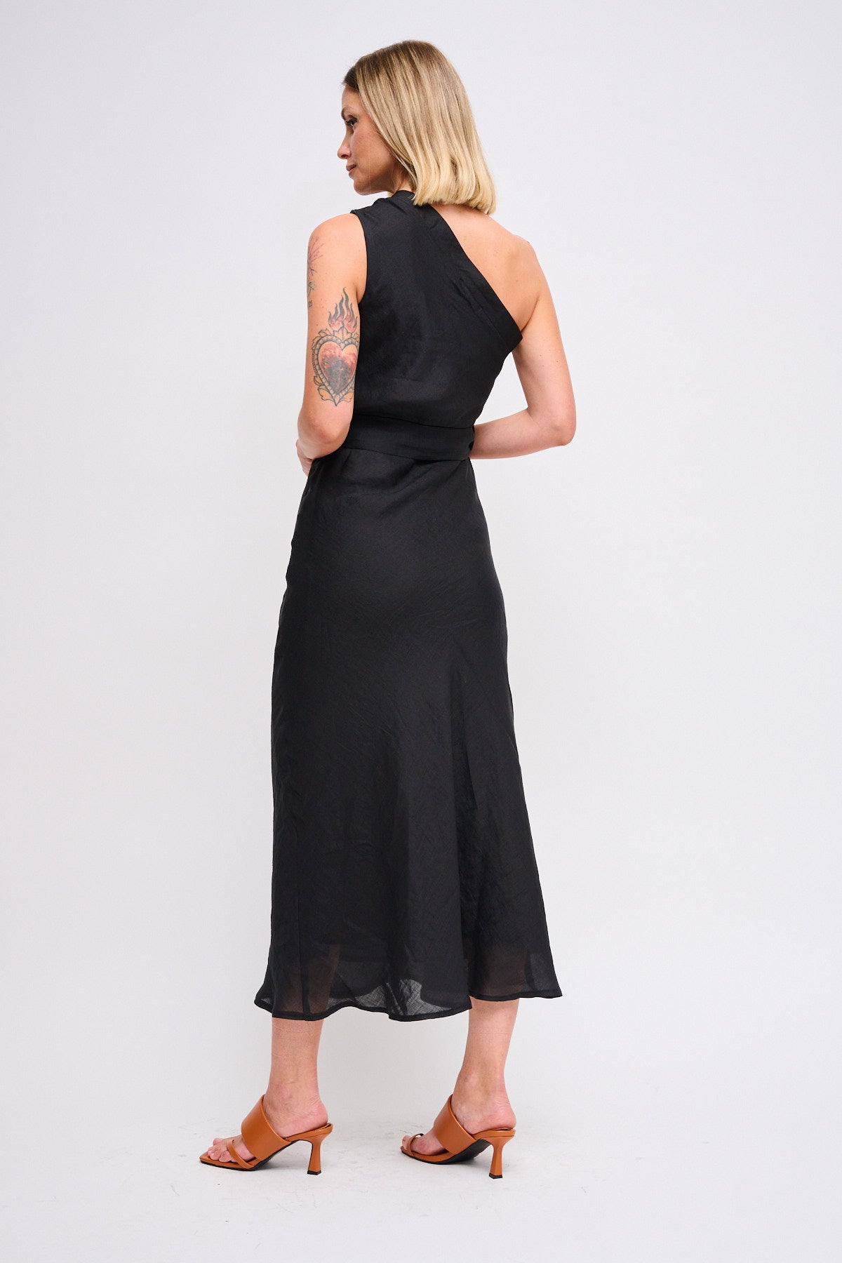 Maryley - Abito lungo monospalla in lino con cintura in vita