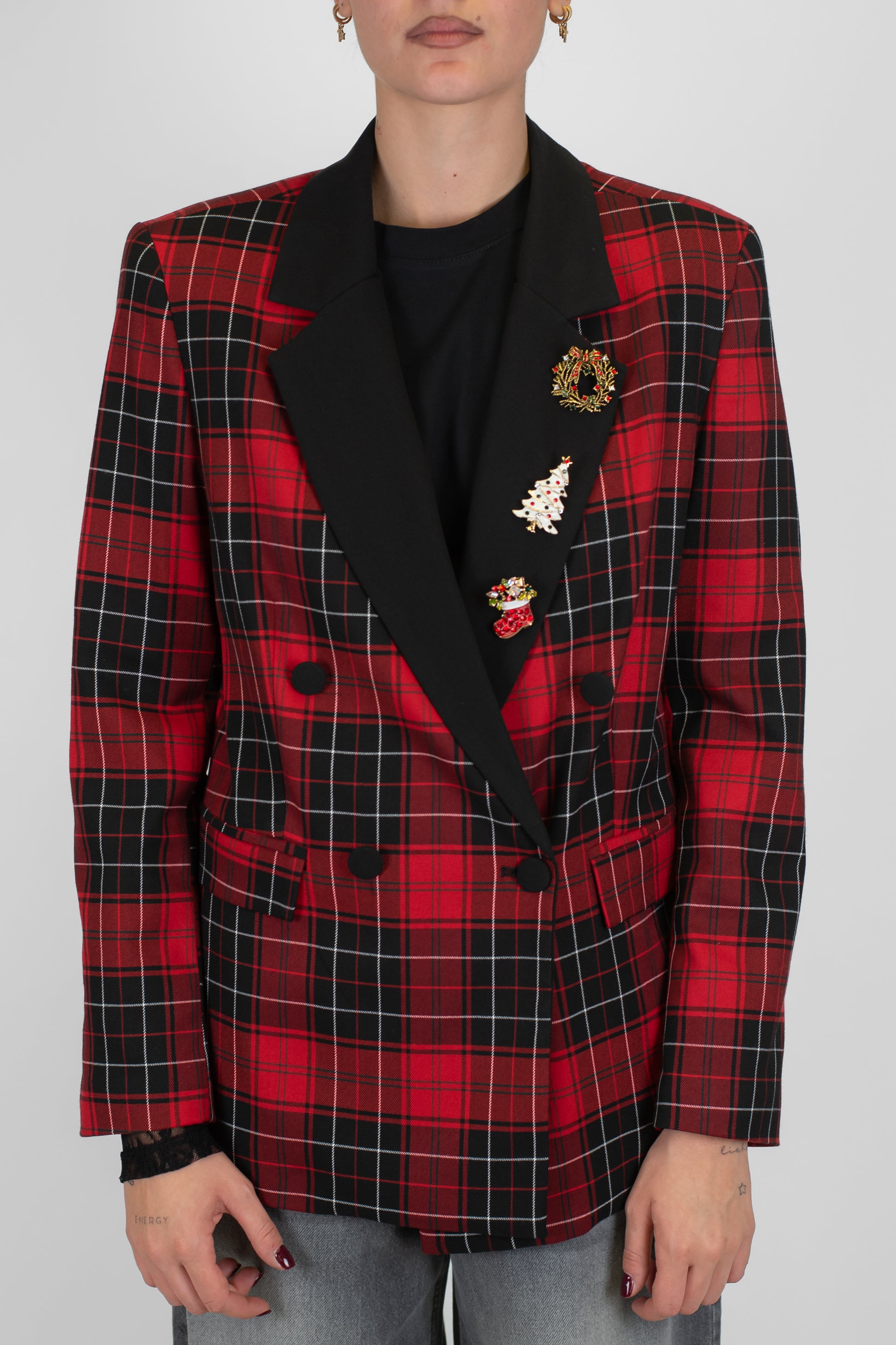 Motel - Giacca doppiopetto fantasia tarta con bottoni e rever a contrasto con spille