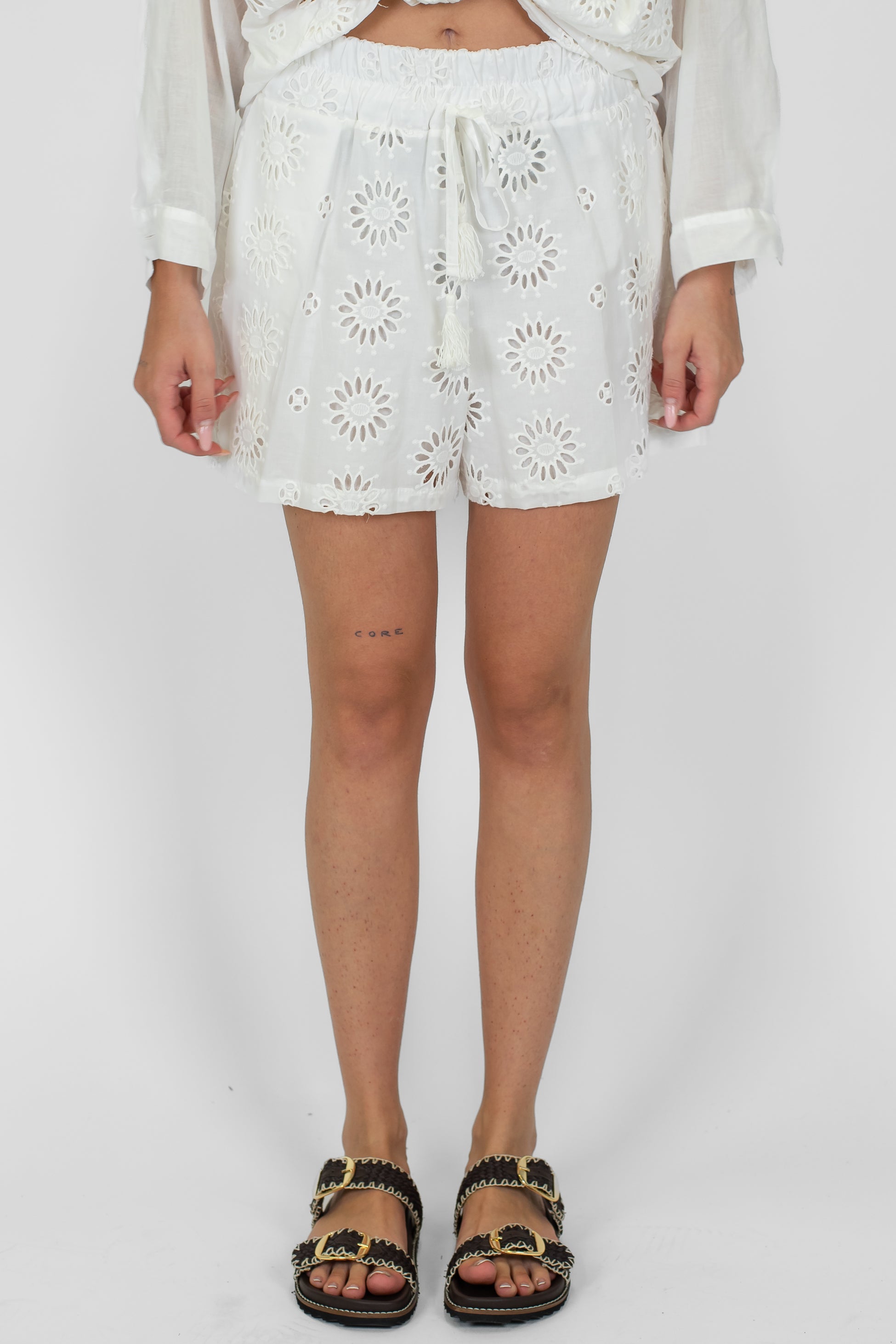 Motel - Shorts in pizzo sangallo con coulisse