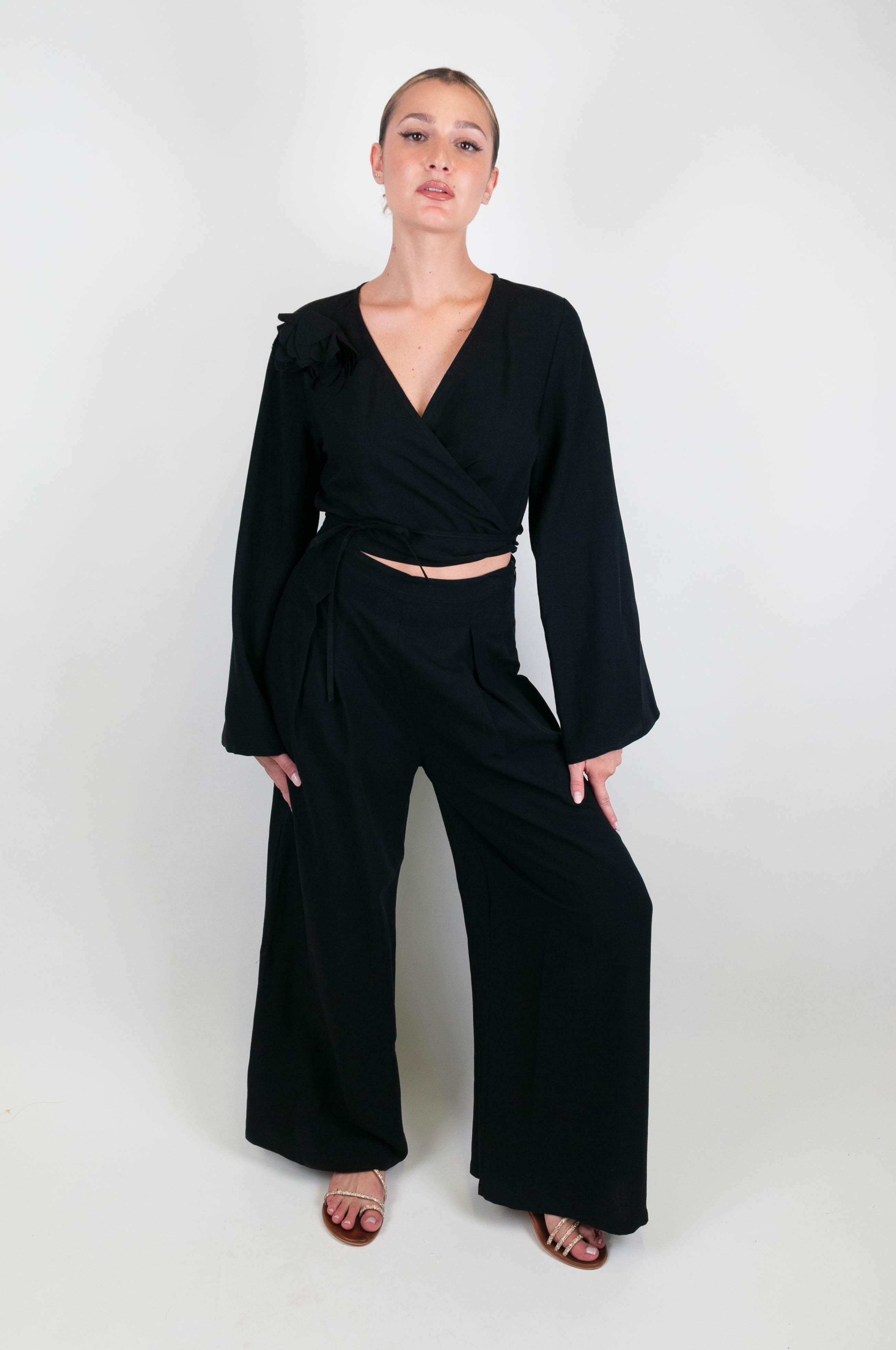 Tensione in - Pantalone palazzo in misto lino con pinces e chisura con zip laterale