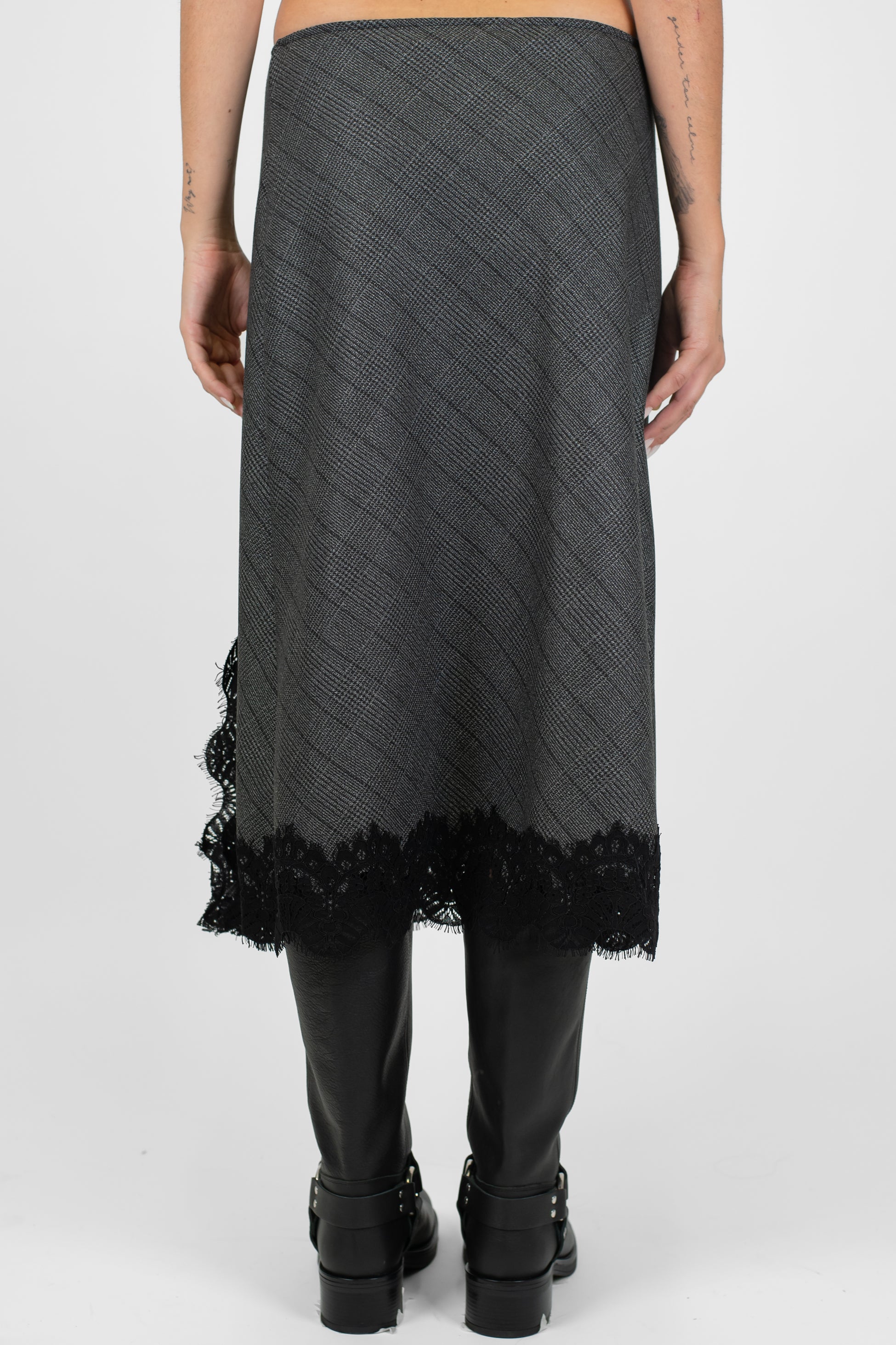 Tensione in - Gonna fantasia check con orlo in pizzo e spacco laterale