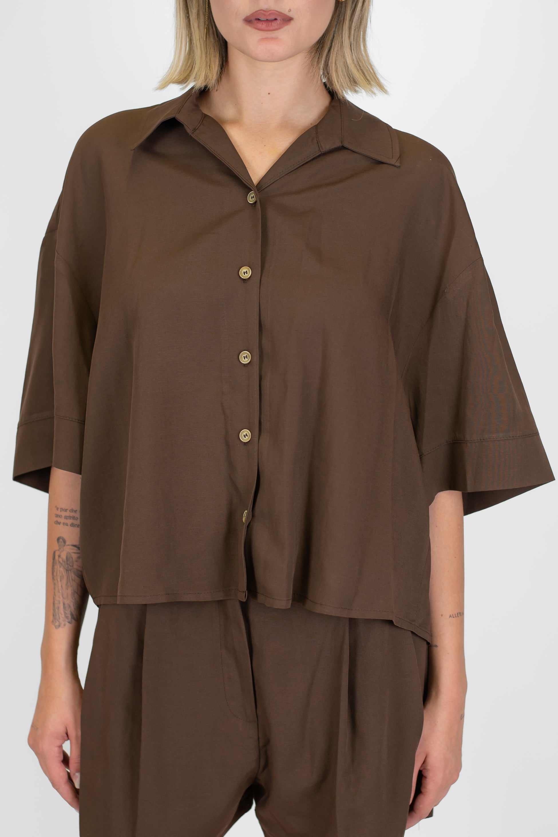 Tensione in - Coordinato in misto lino camicia over mezzamanica e shorts con elastico in vita