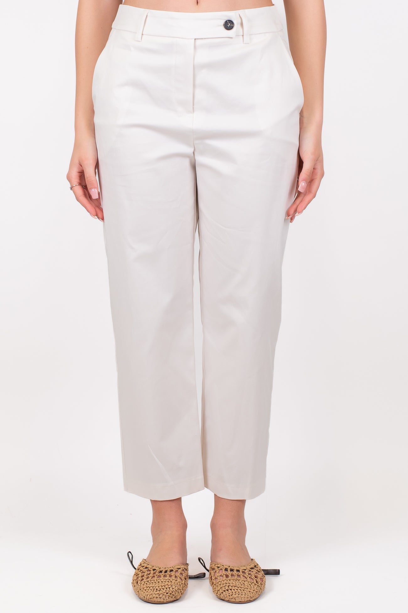 Tensione in - Pantalone crop in cotone copn abbottonatura asimmetrica