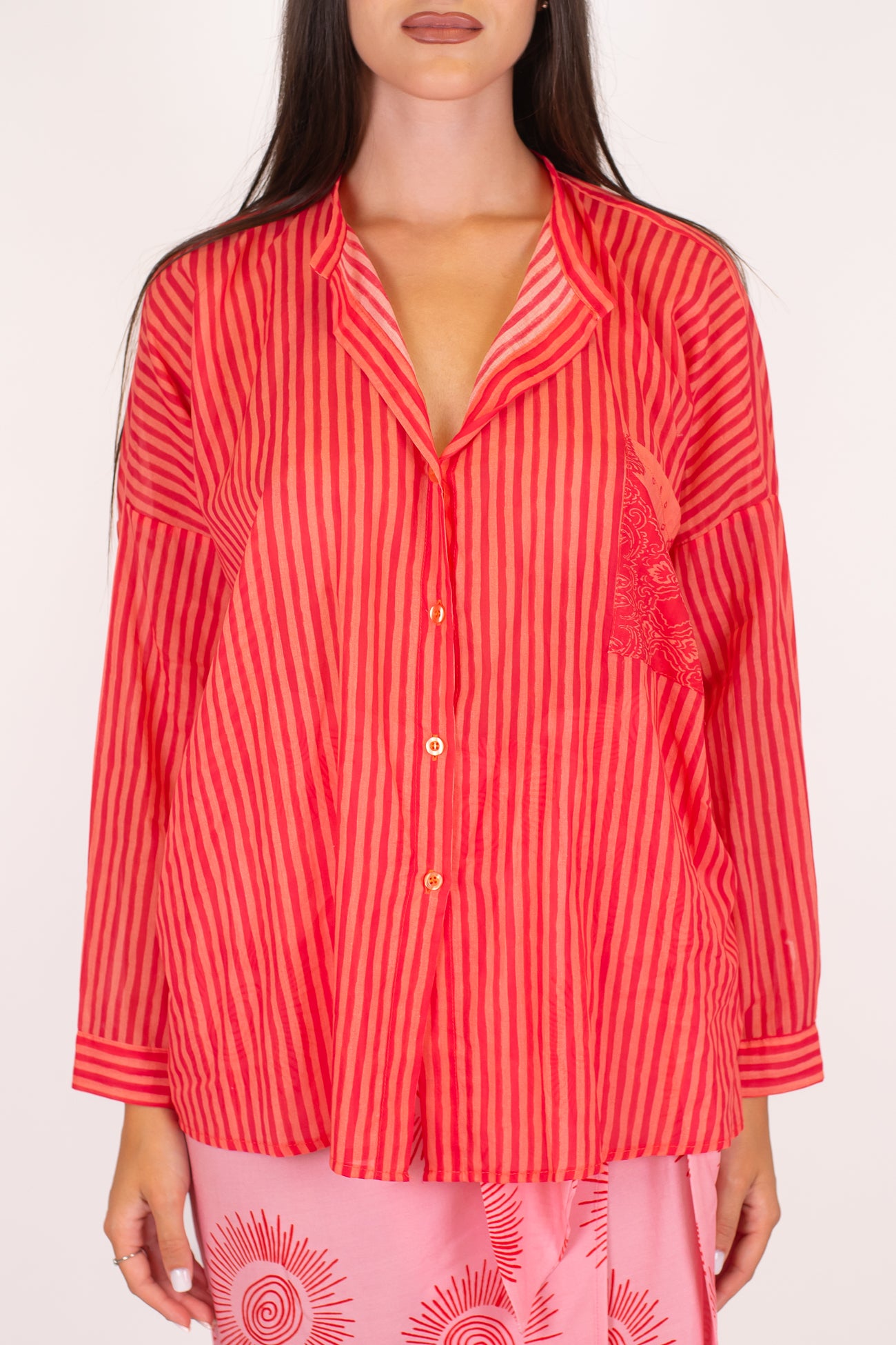 Tensione in - Camicia fantasia a righe in mussola di cotone con taschino fantasia etnica