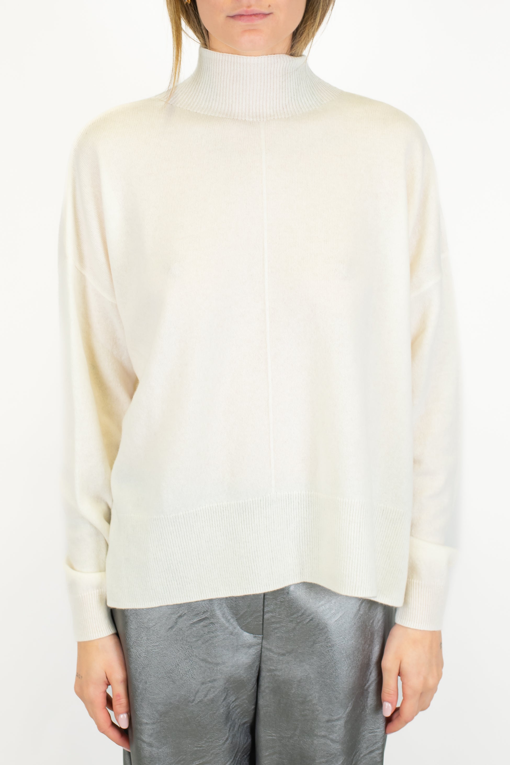 Tensione in - Maglia scollo cratere in 100% lana