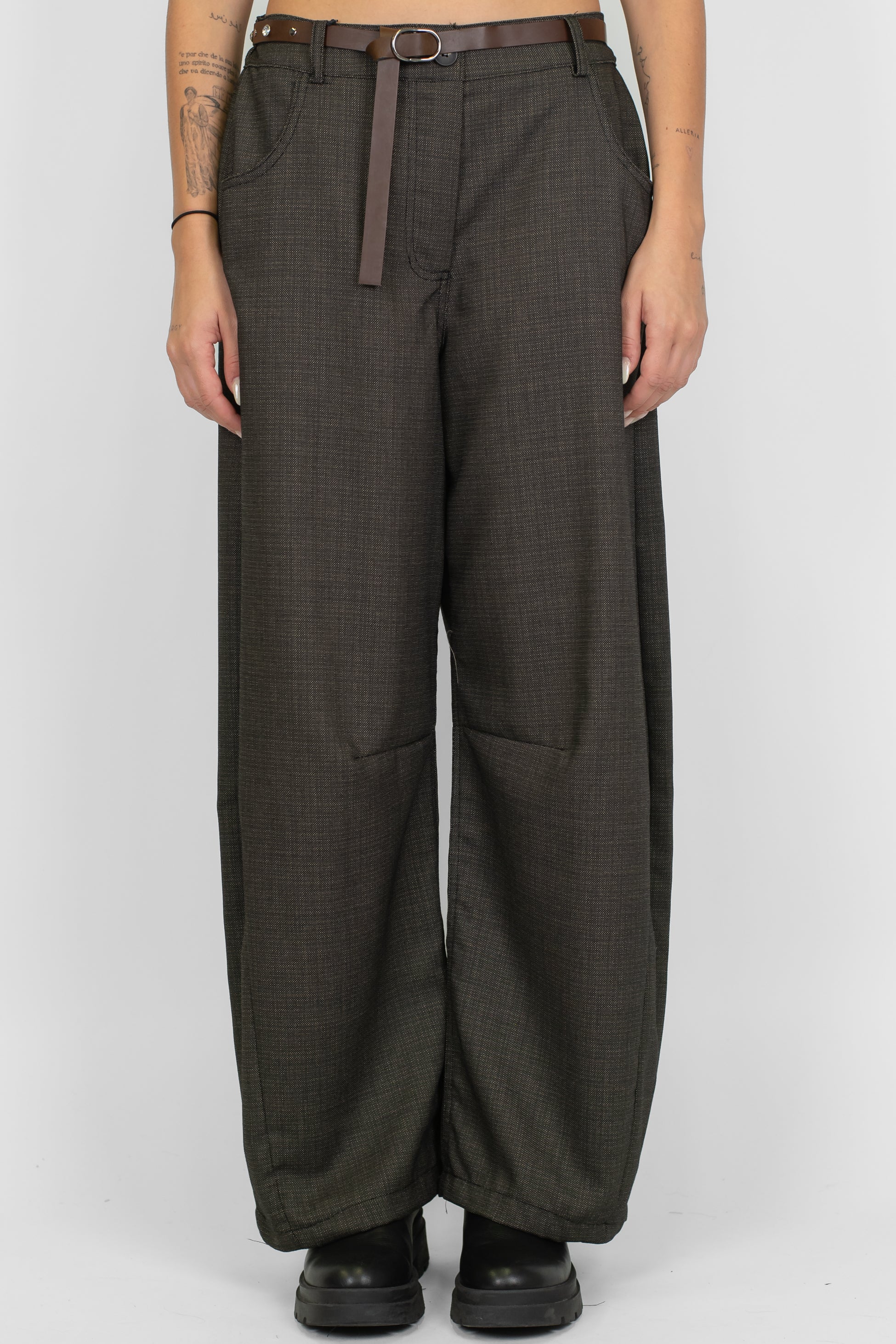 Tensione in - Pantalone regular tramato con elastico sul retro