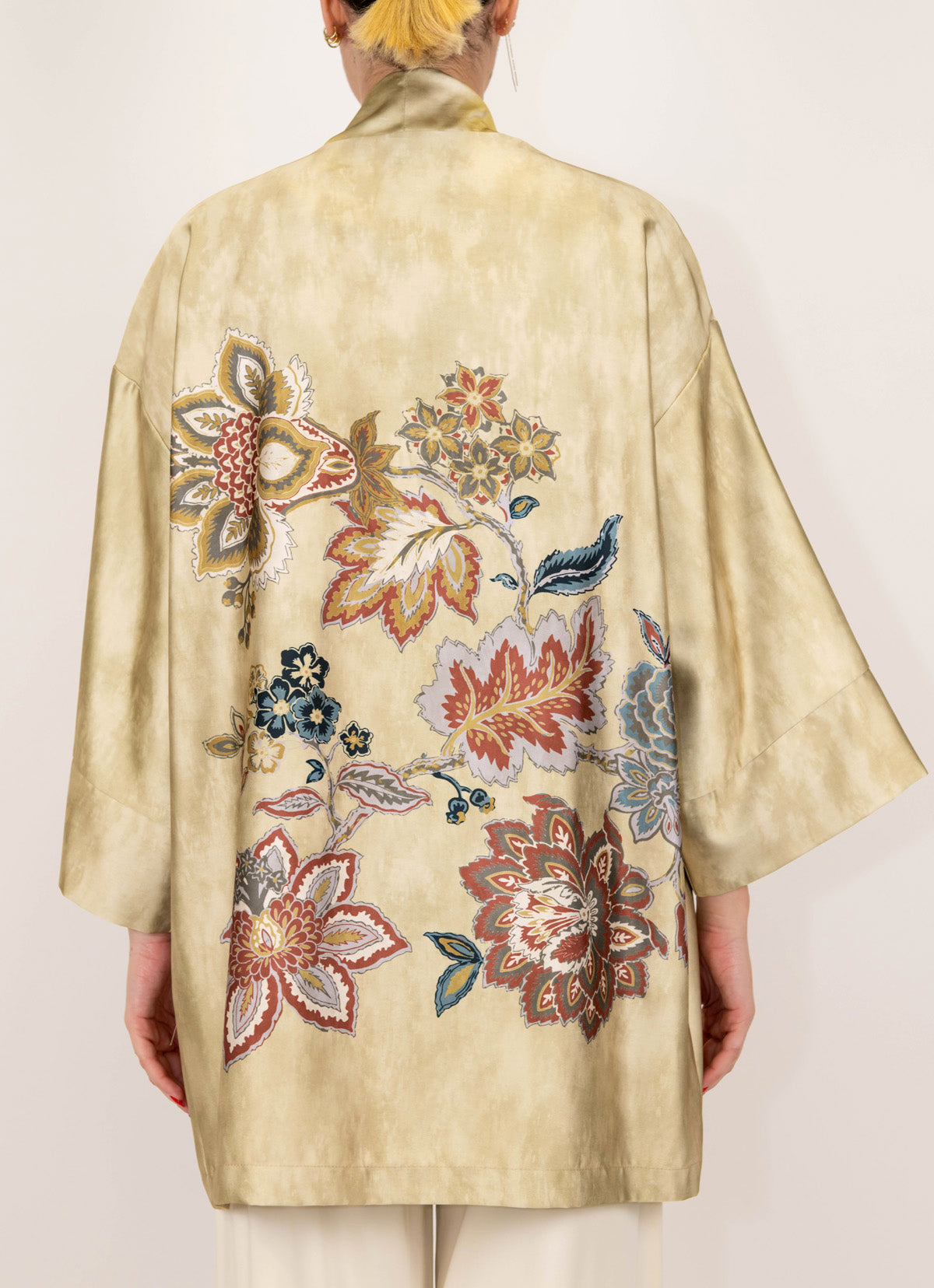 Dixie - Kimono fantasia floreale in raso con manica tre quarti