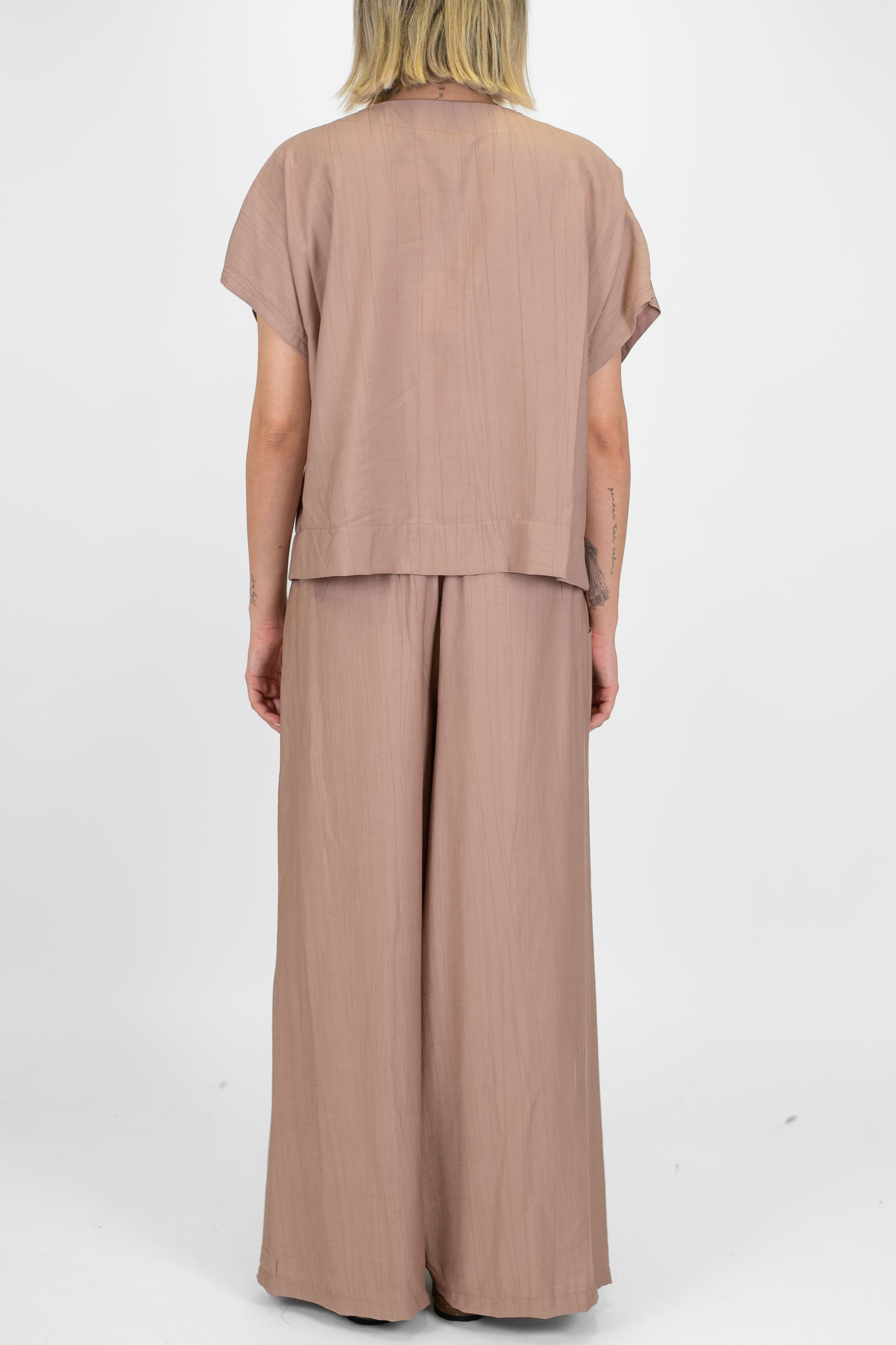 Tensione in - Coordinato t-shirt e pantalone palazzo con coulisse in viscosa leggera