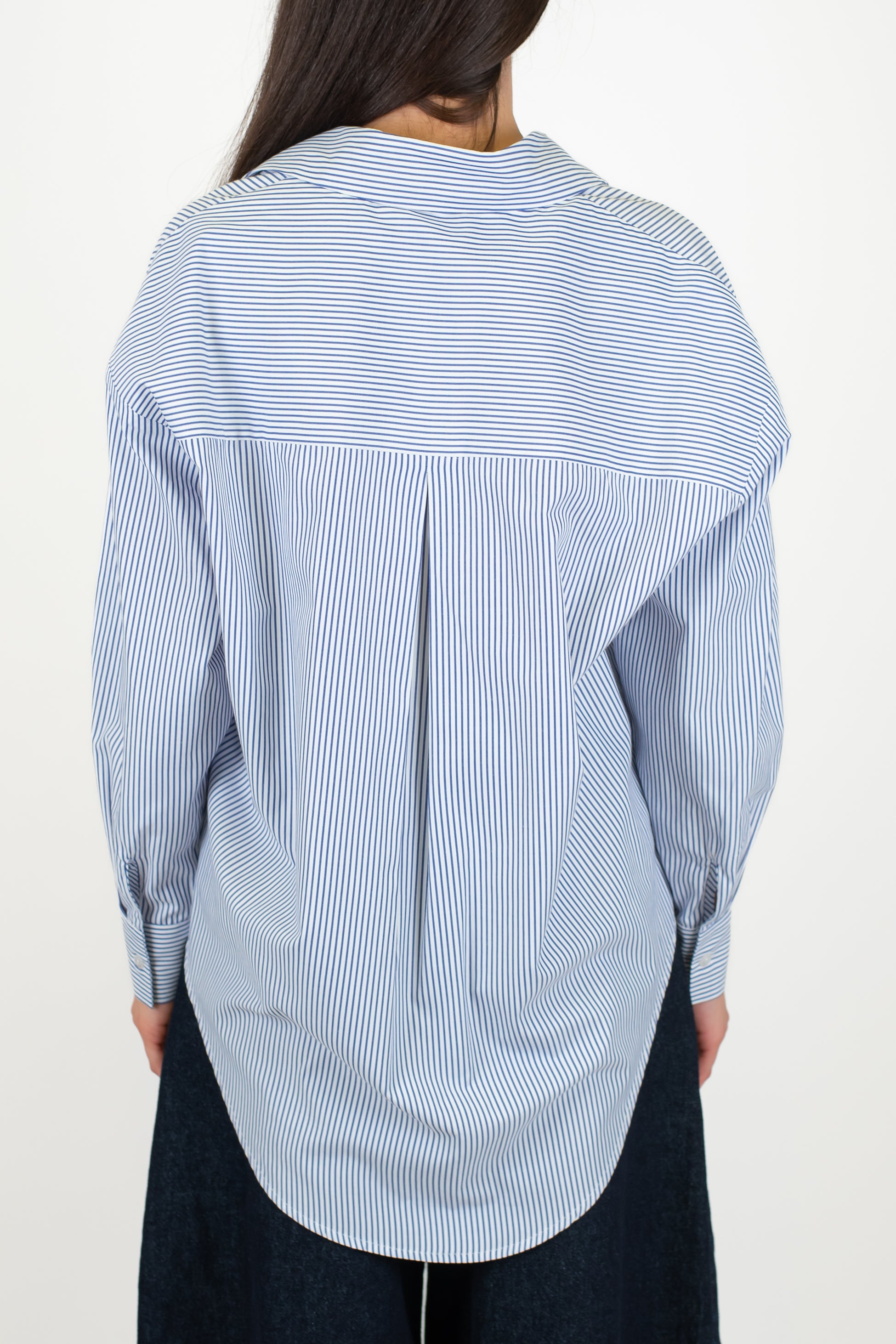 Tensione in - Camicia fantasia righe con taschino e asimmetria fronte-retro