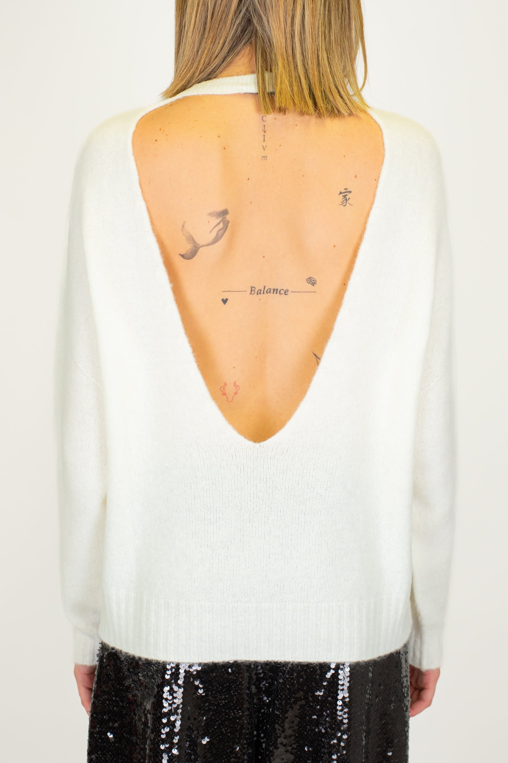 Maryley - Maglia in lana mohair con scollo profondo a V sul retro