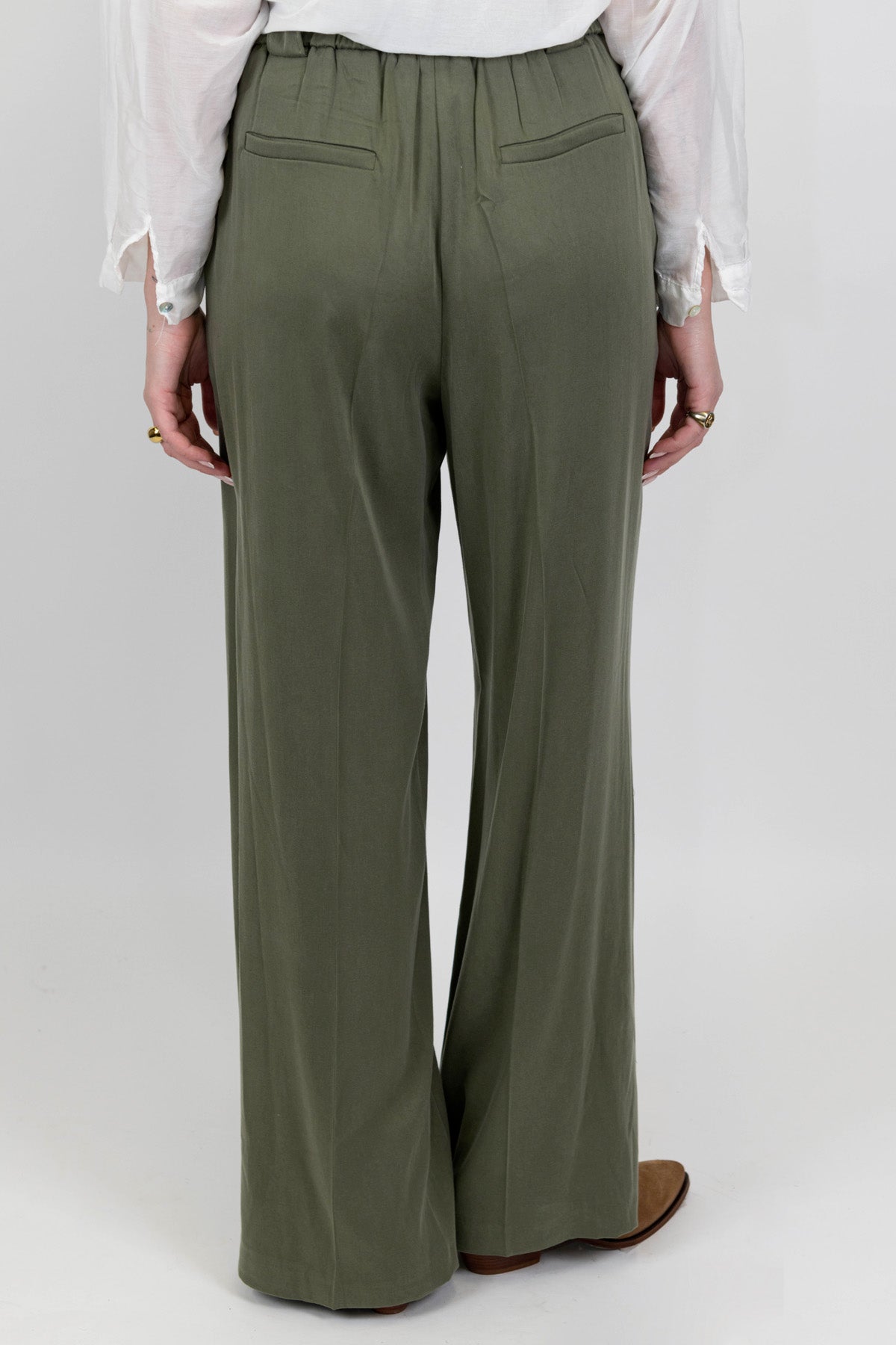 Tensione in - Pantalone palazzo in tencel con elastico sul retro