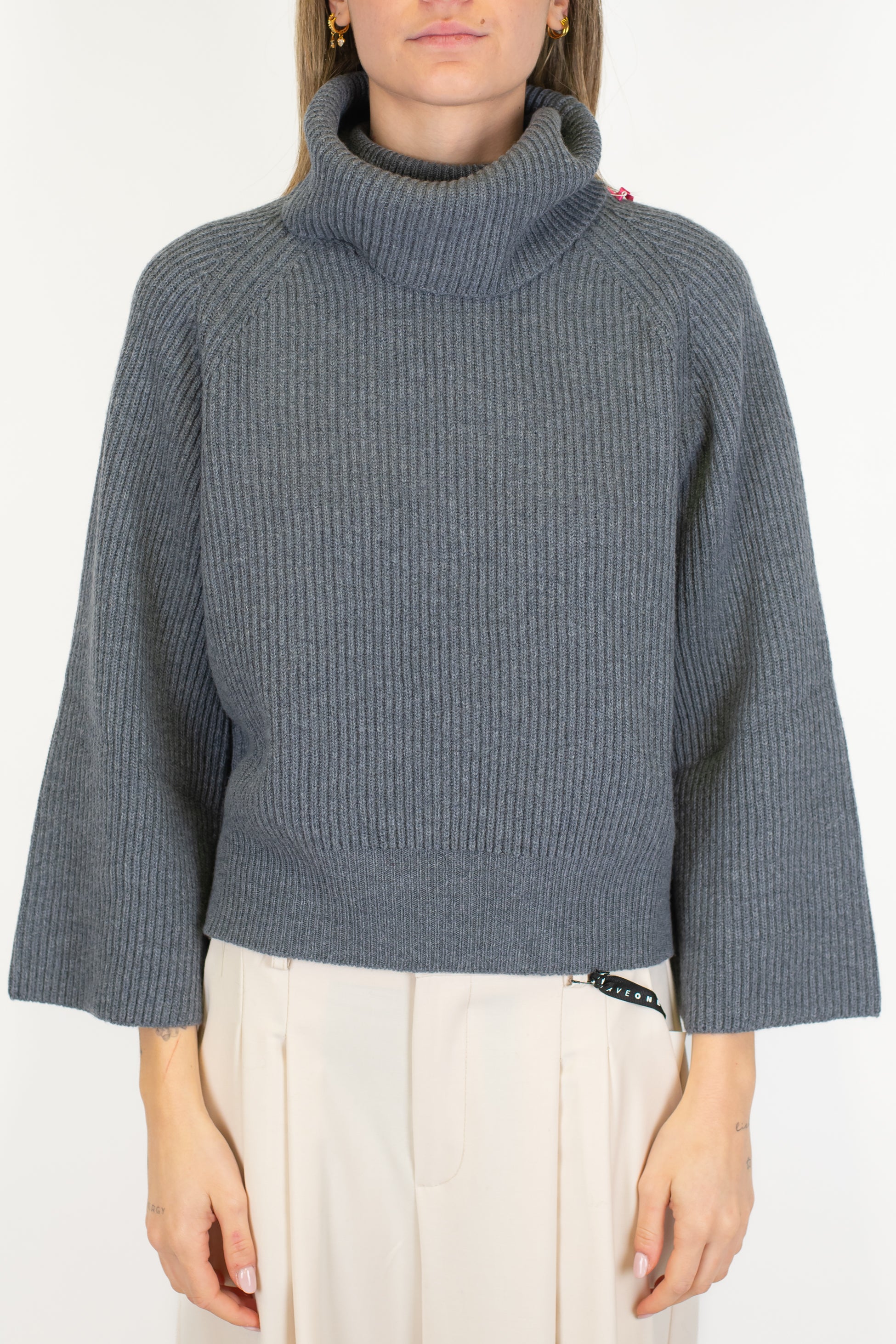 Tensione in - Dolcevita scatola a coste in misto lana vergine e cashmere