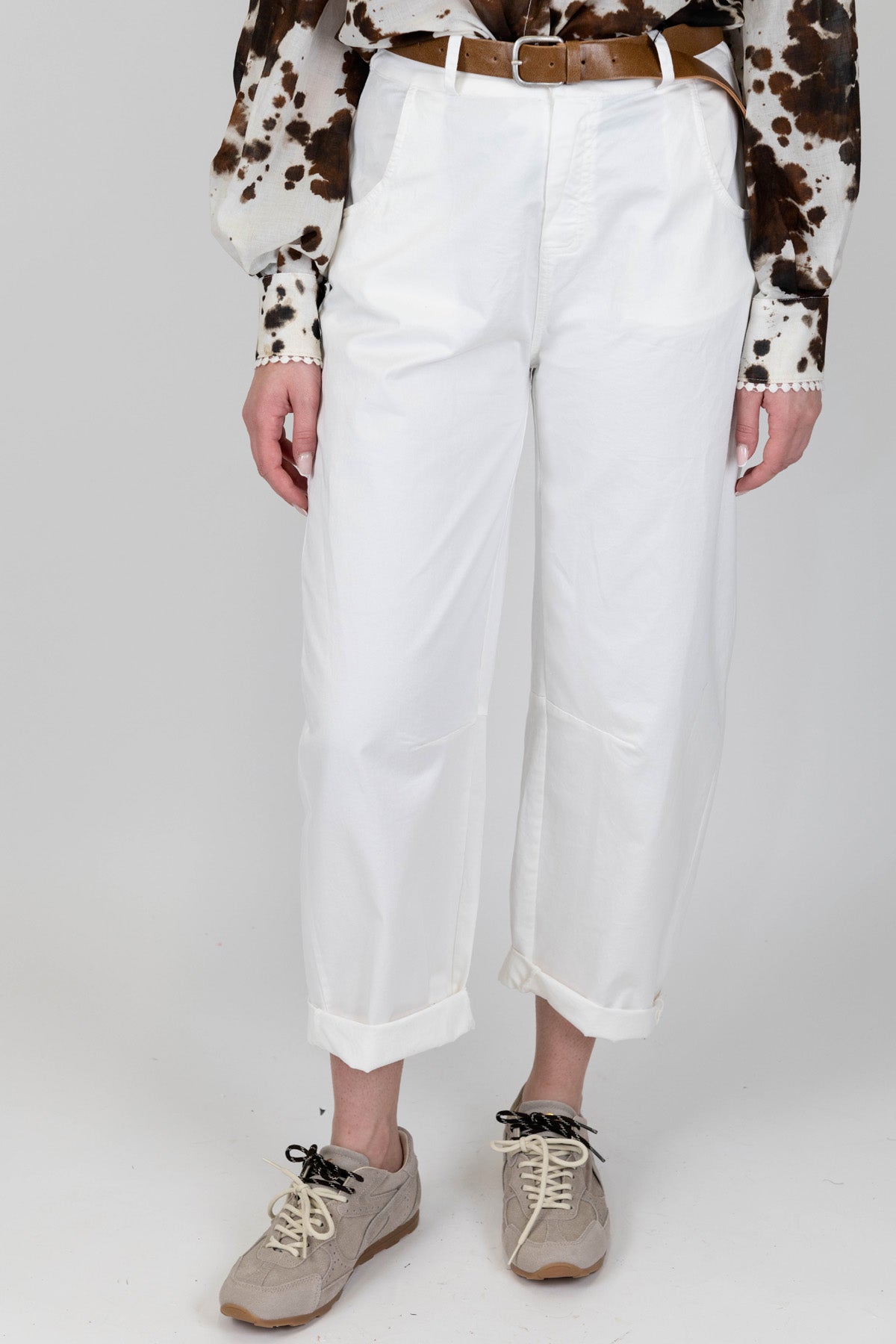 Tensione in - Pantalone modello balloon con elastico sul retro