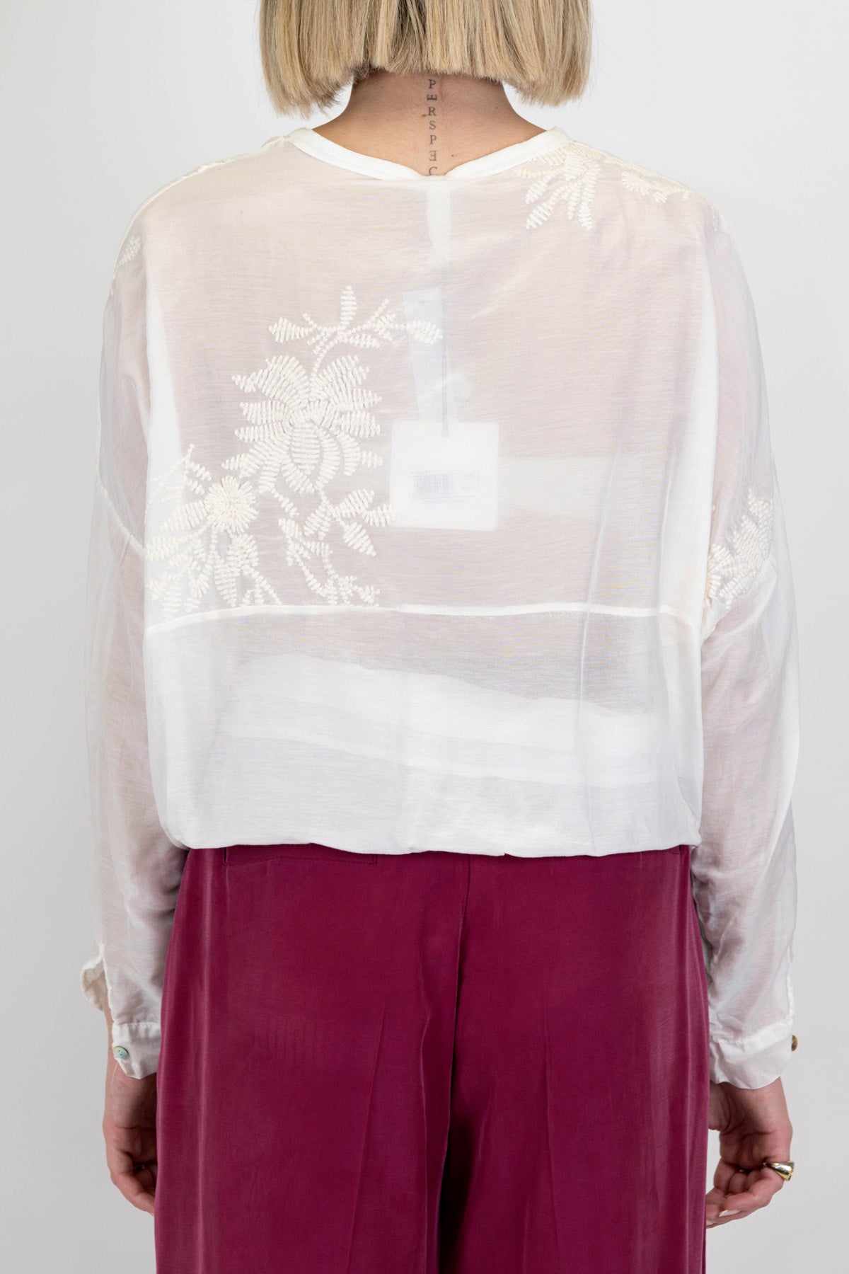 Tensione in - Camicia in misto seta con ricami tono su tono