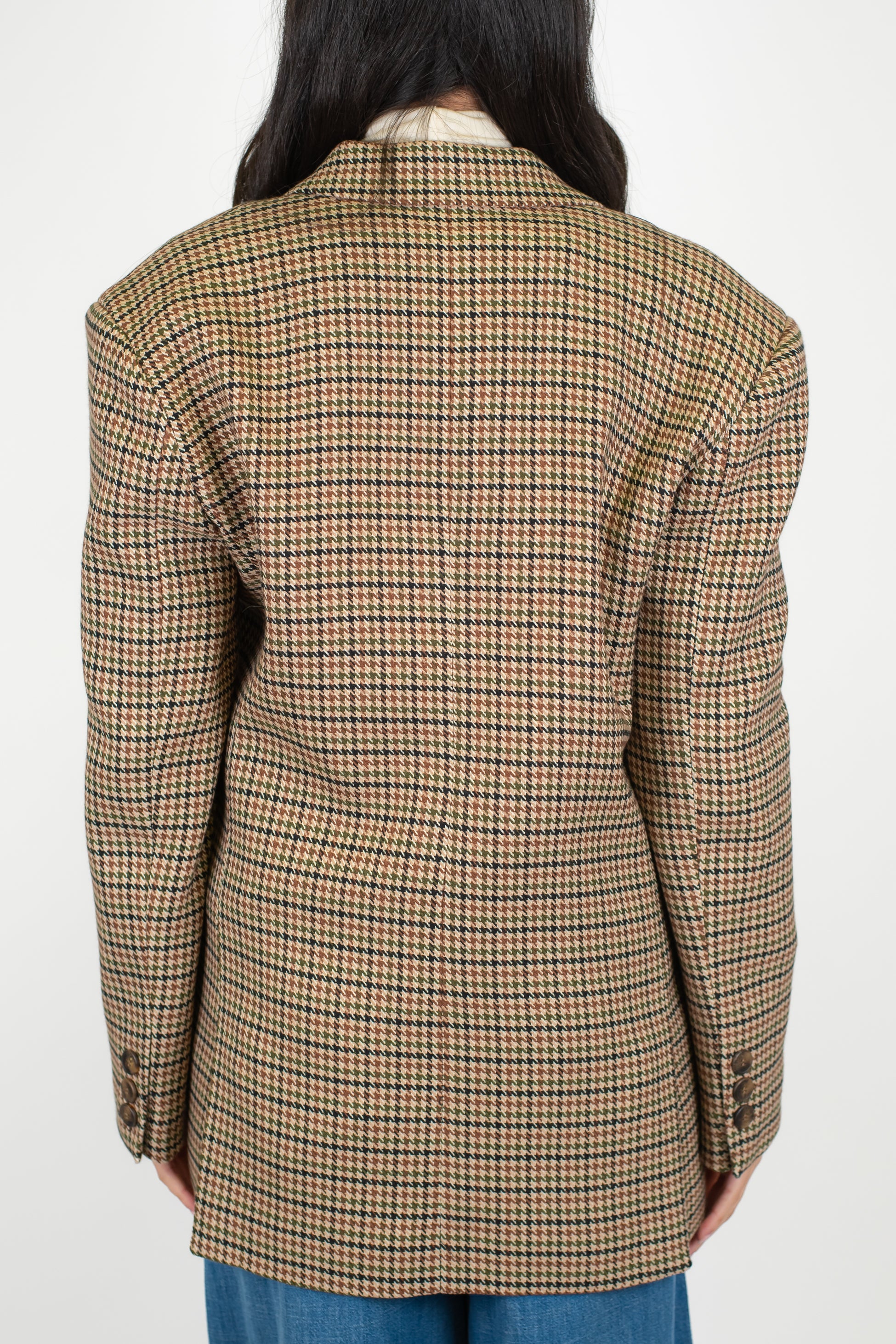 Tensione in - Blazer doppiopetto fantasia pied de poule con spalline e spille