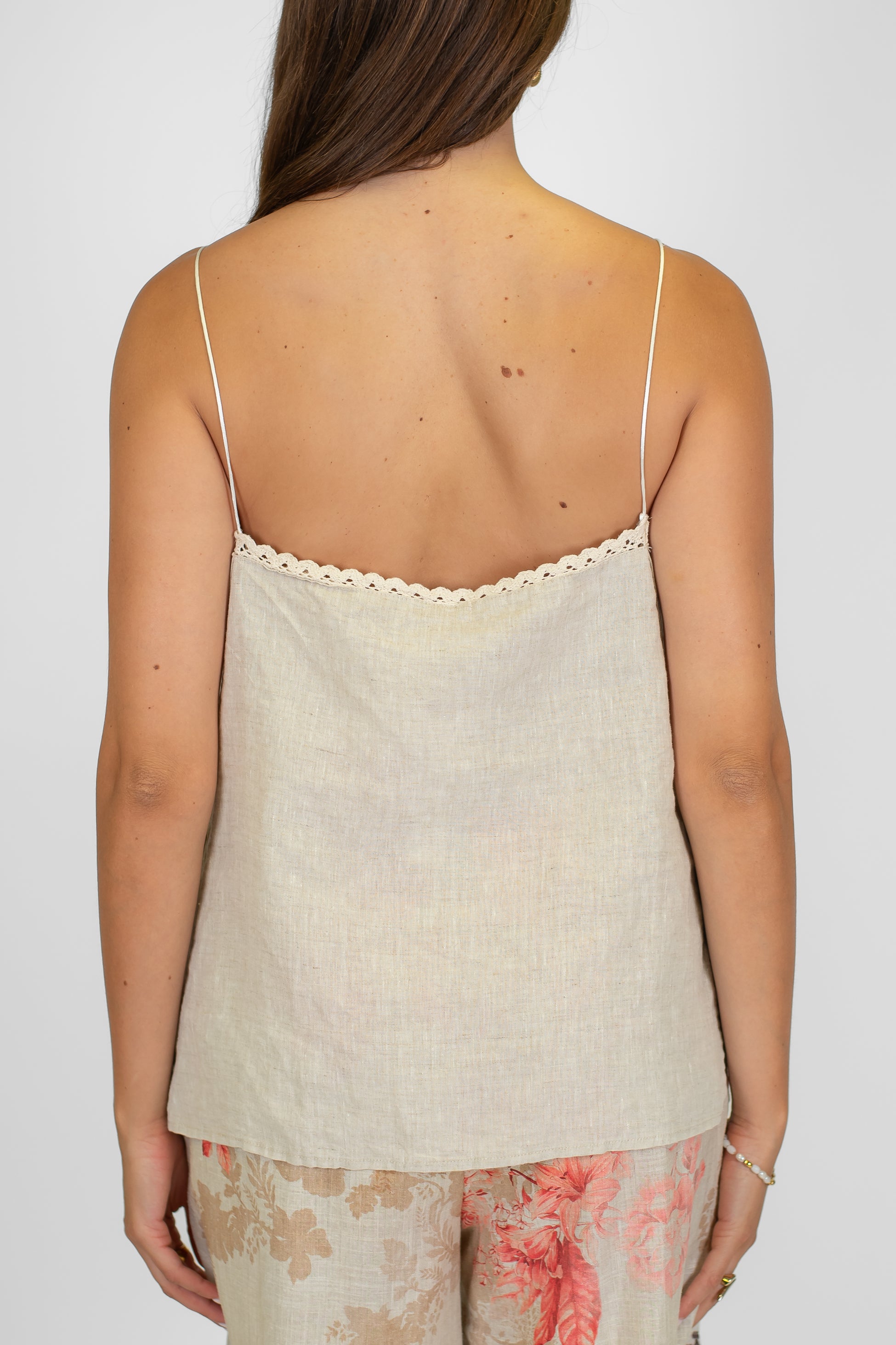 Tensione in - Top 100% lino con bretelline sottili e profilo crochet