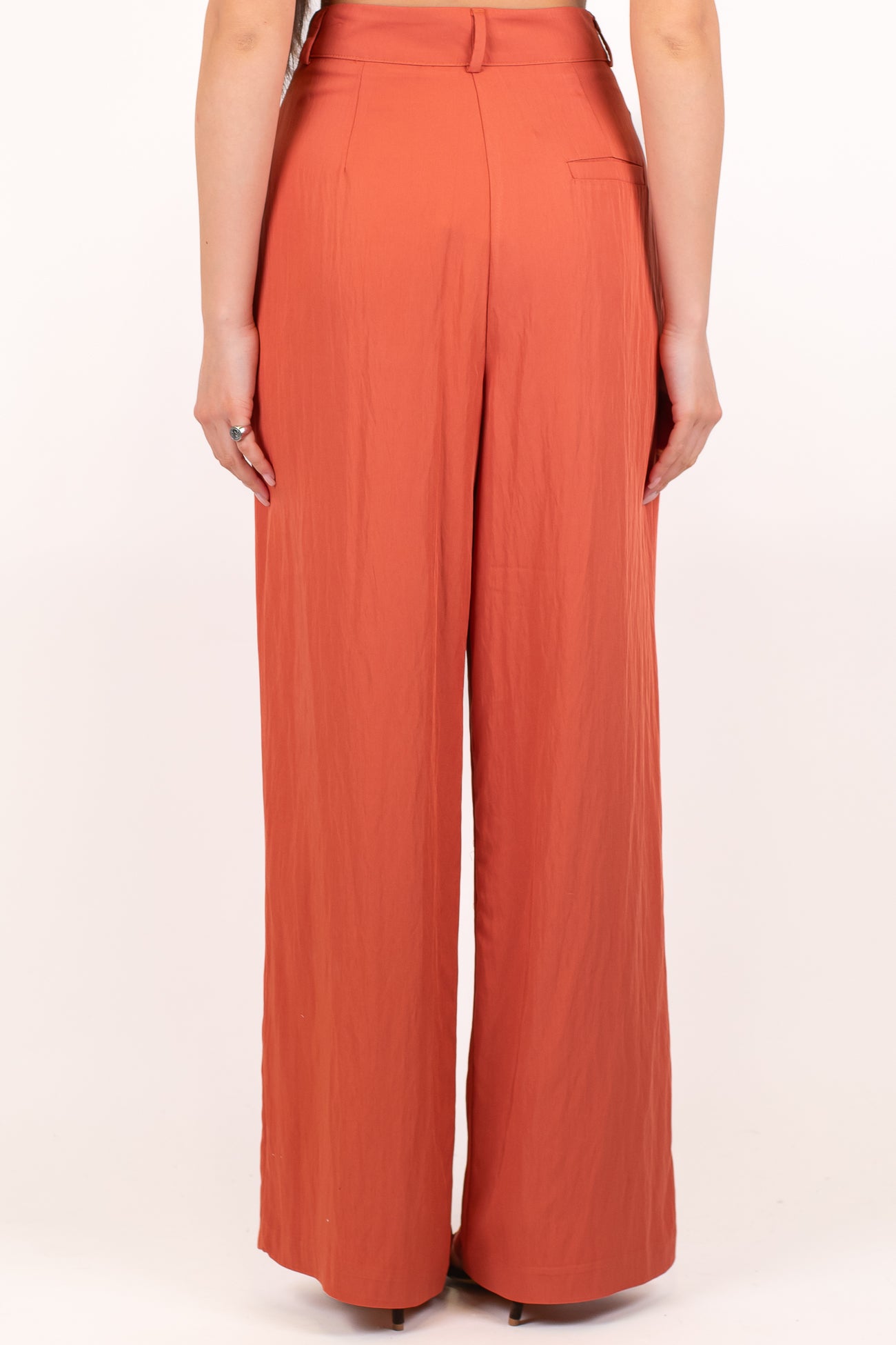 Dixie - Coordinato con giacca giromaniche con chiusura asimmetrica alta e pantalone palazzo con pinces