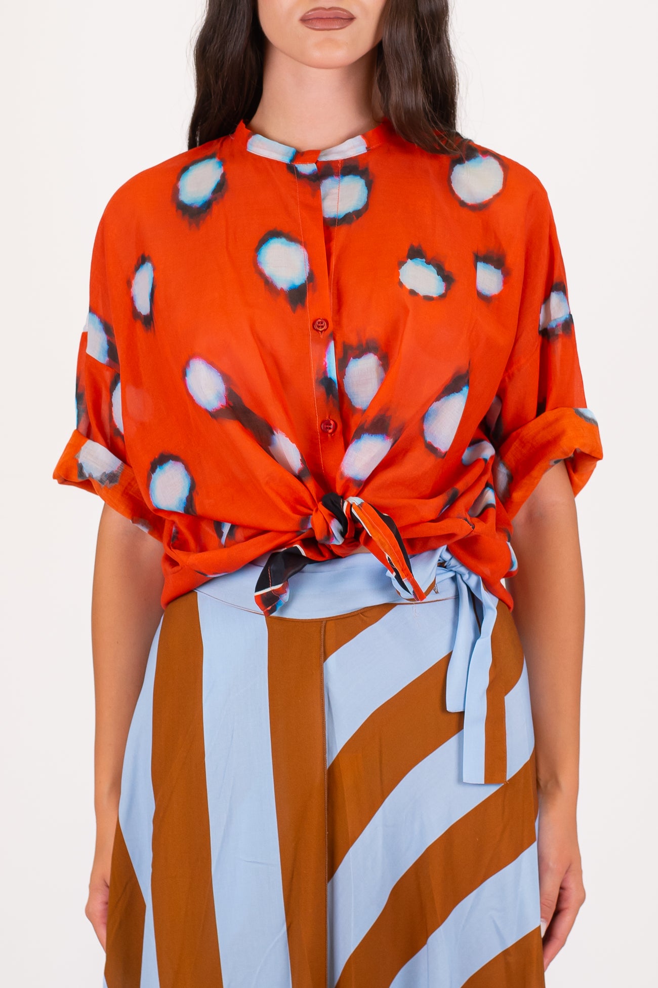Tensione in - Camicia fantasia macchie in mussola di cotone con collo coreano e manica tre quarti