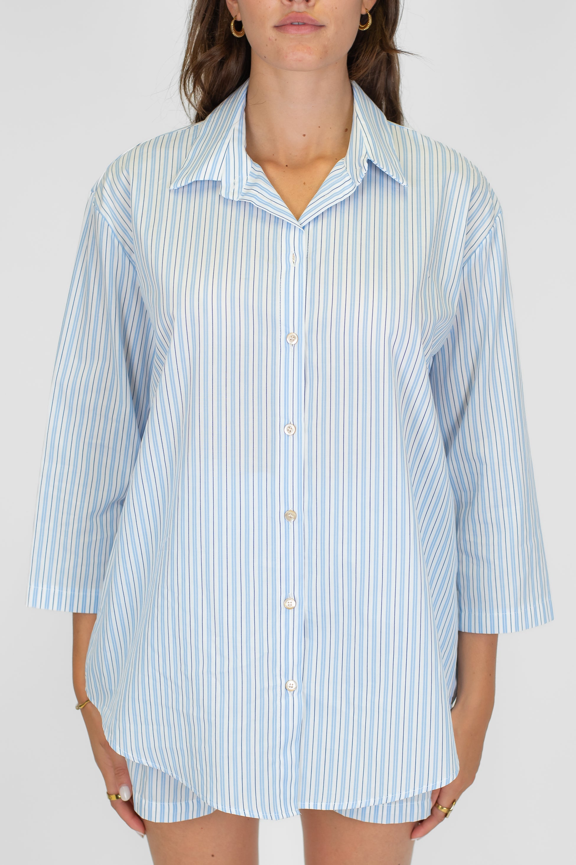 Motel - Coordinato tre pezzi fantasia a righe in cotone composto da camicia, top e shorts