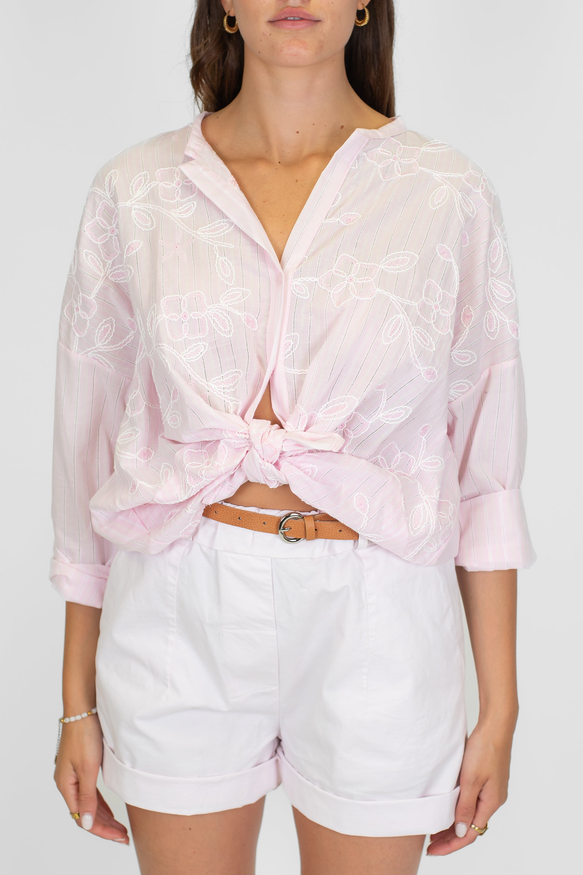 Motel - Camicia in mussola di cotone doppia fantasia righe-fiori ricamata con collo coreano