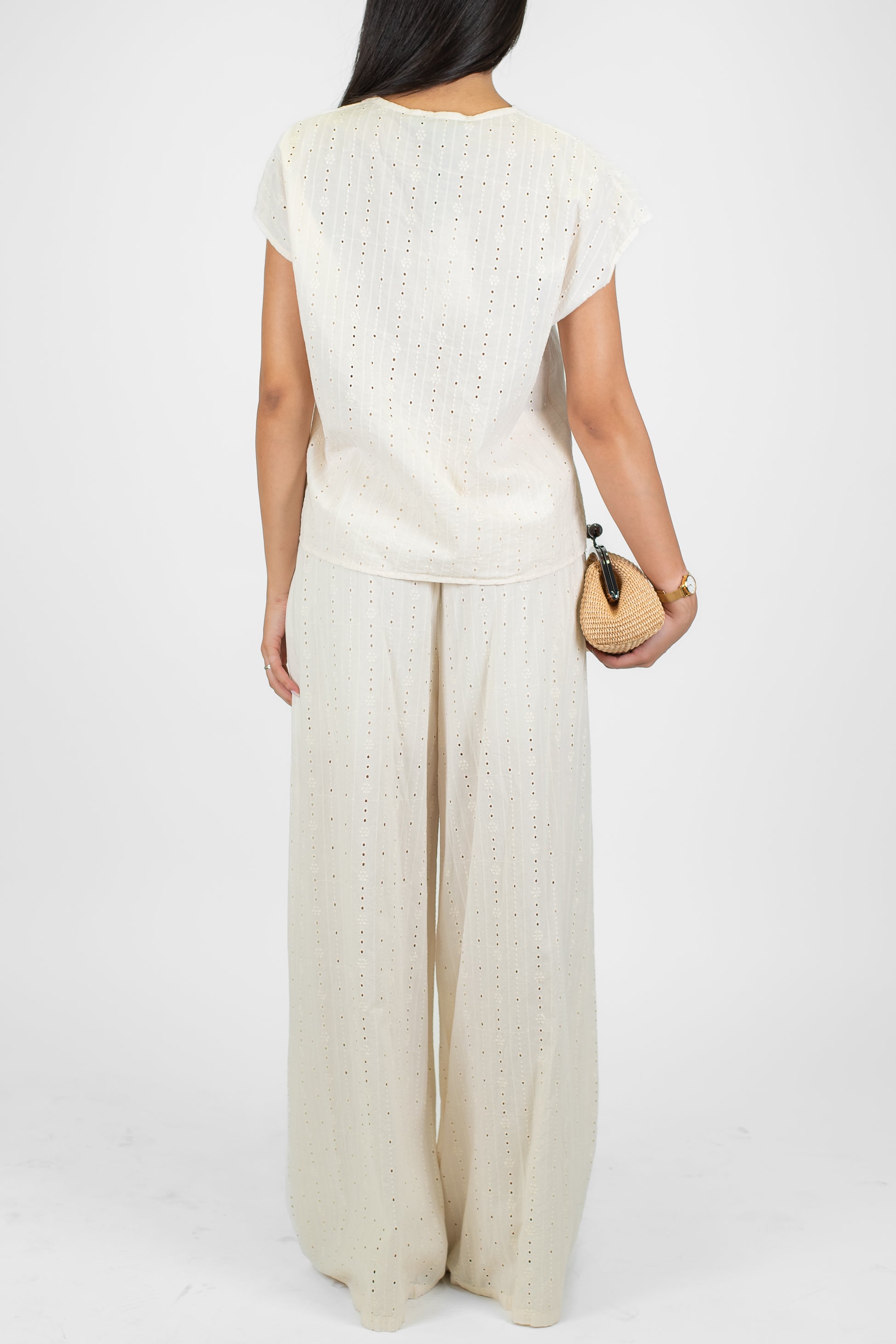 Haveone - Coordinato in pizzo sangallo con t-shirt scollo a V e pantalone palazzo con coulisse