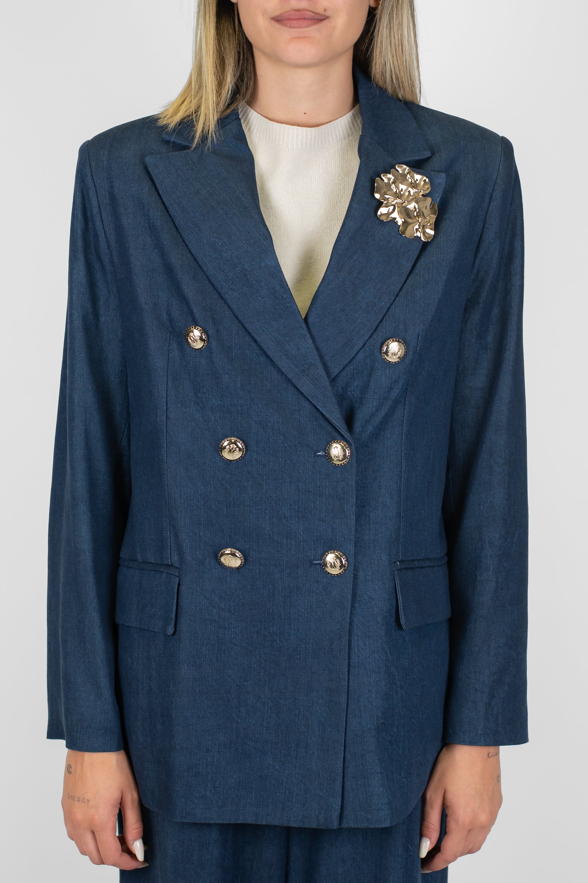 Maryley - Giacca doppiopetto in lyocell con bottoni gioiello e spilla