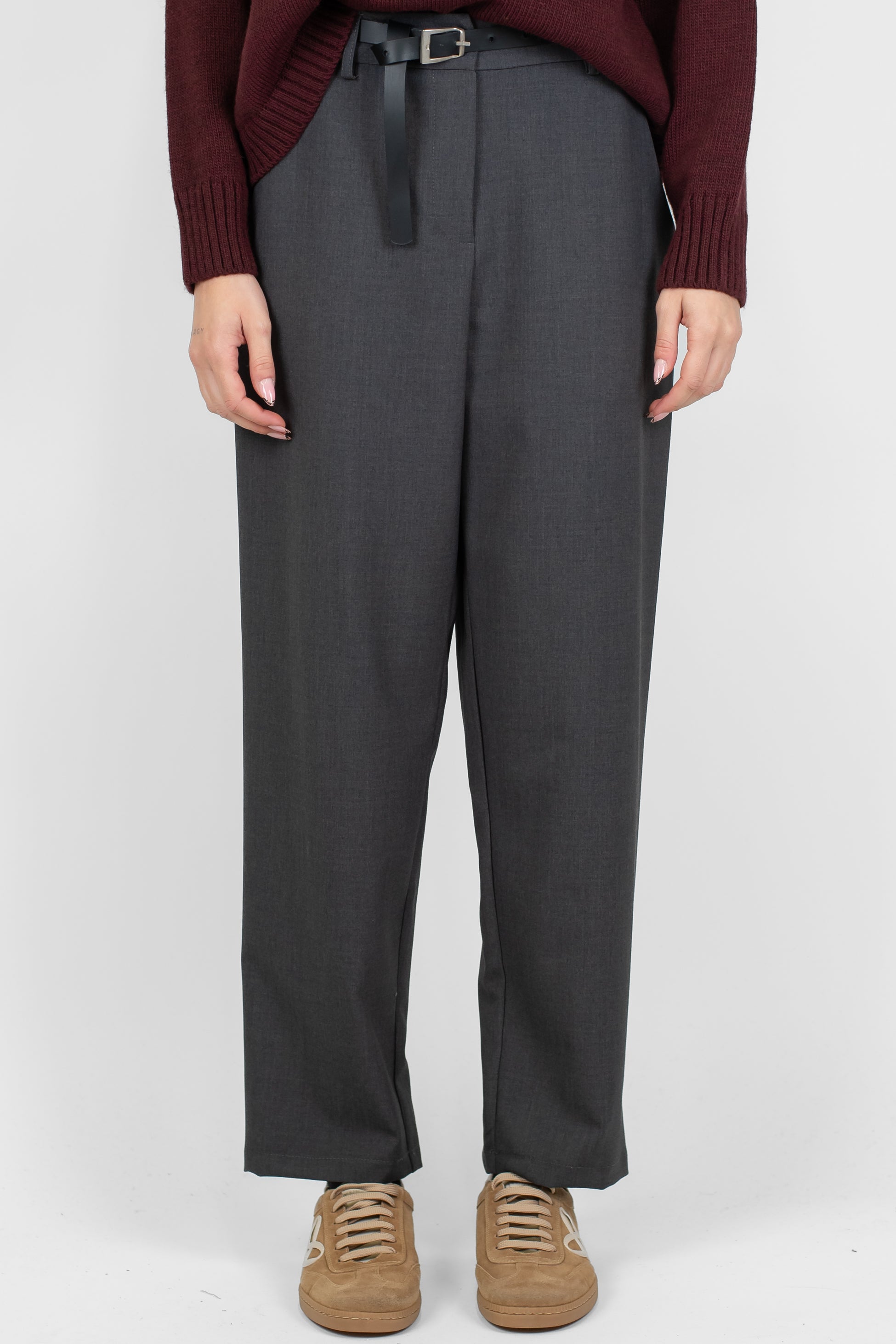 Tensione in - Pantalone regular con elastico sul retro