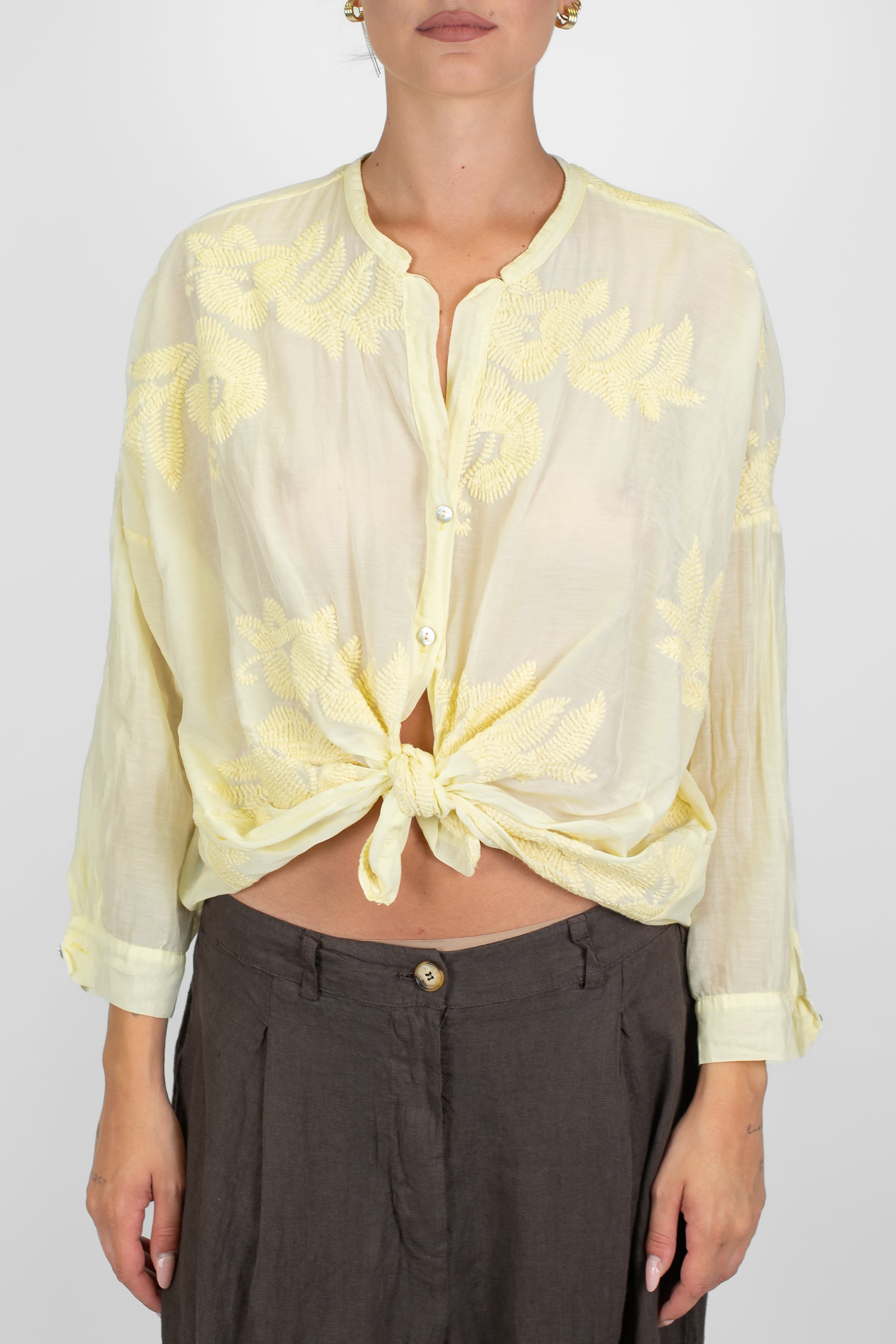 Motel - Camicia in misto seta con ricami tono su tono e collo coreano